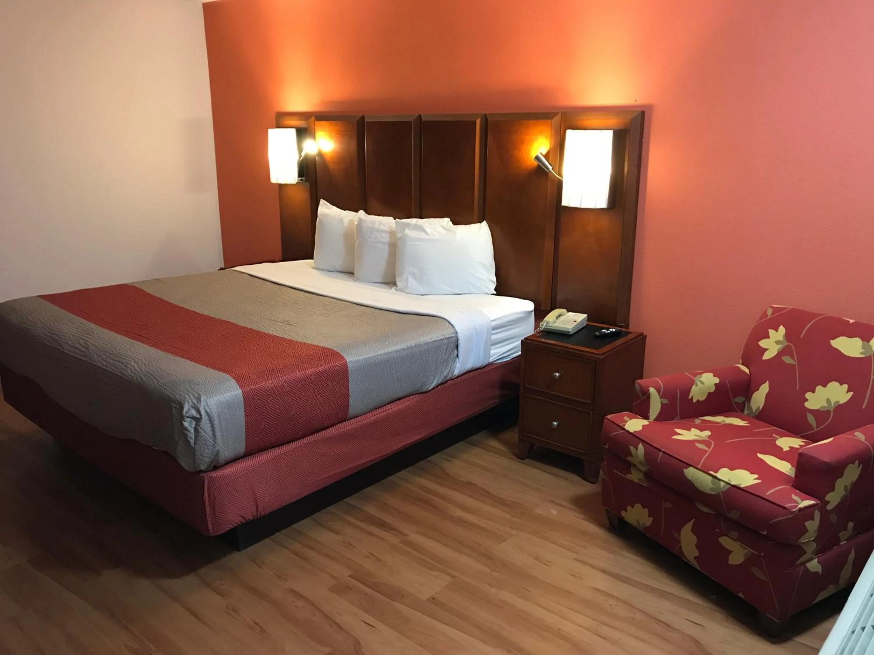 Bedroom, Bed in Motel 6-Van Buren, AR I- 40