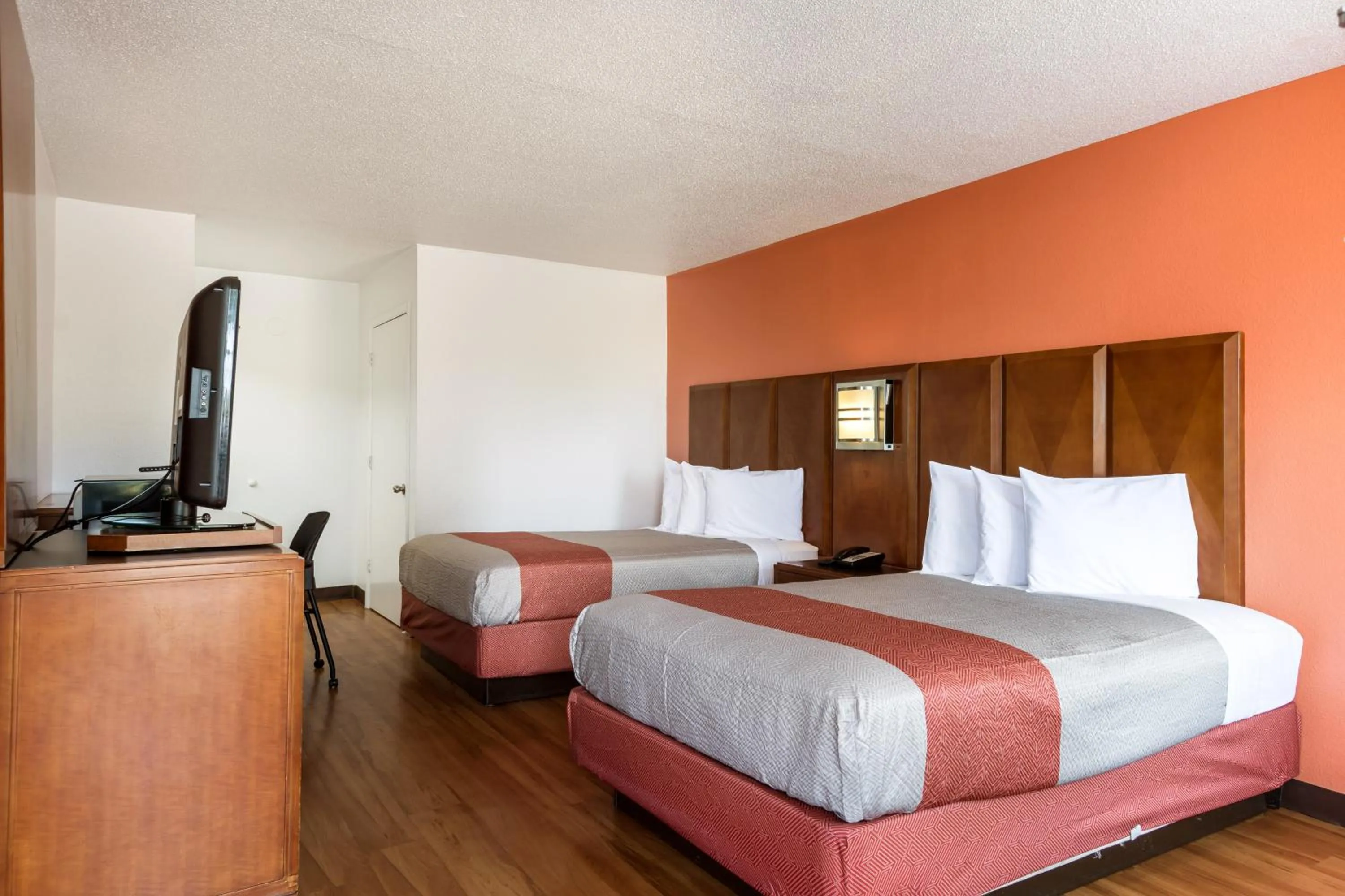 Bedroom, Bed in Motel 6-Van Buren, AR I- 40