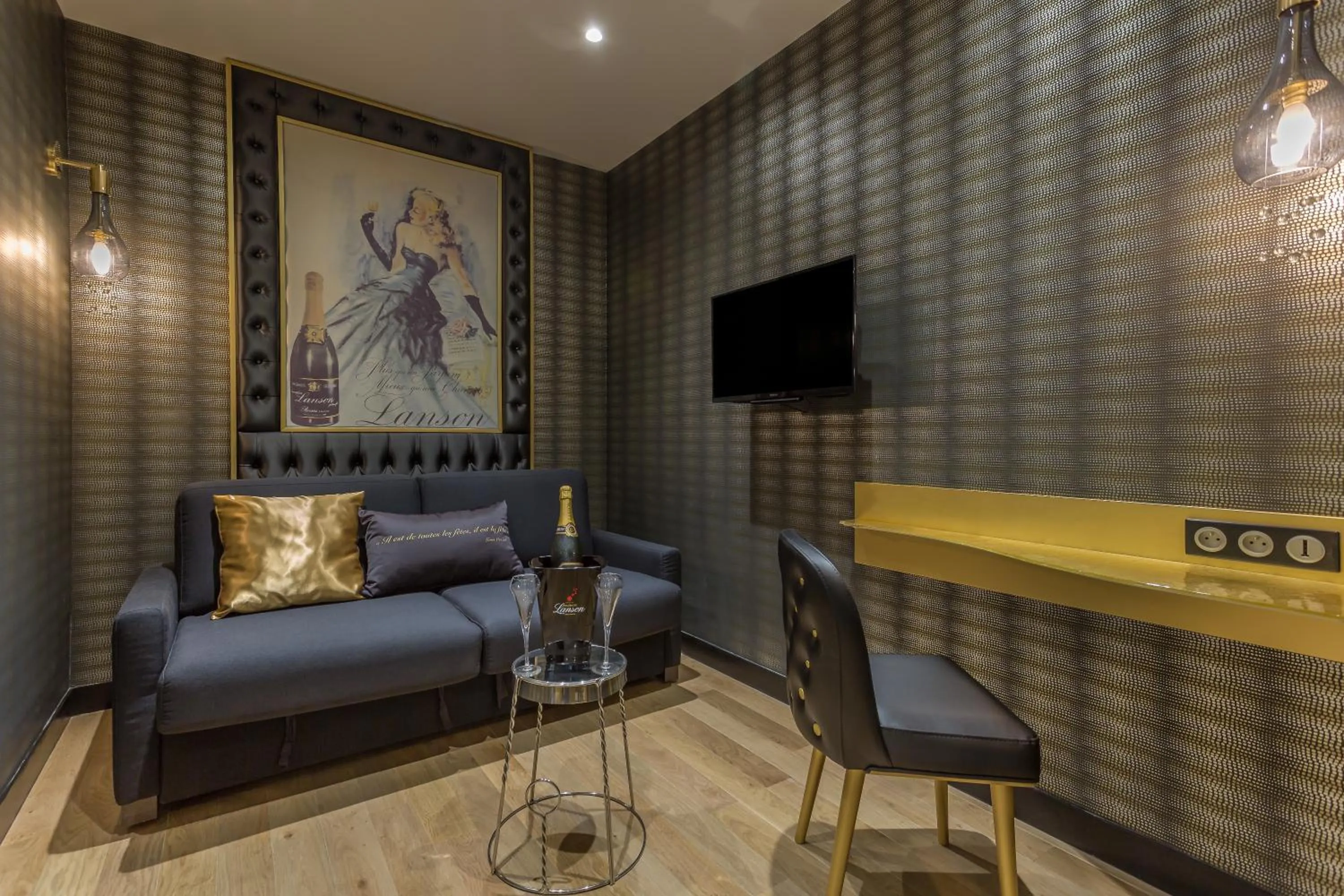 Seating area in Hotel Les Bulles De Paris