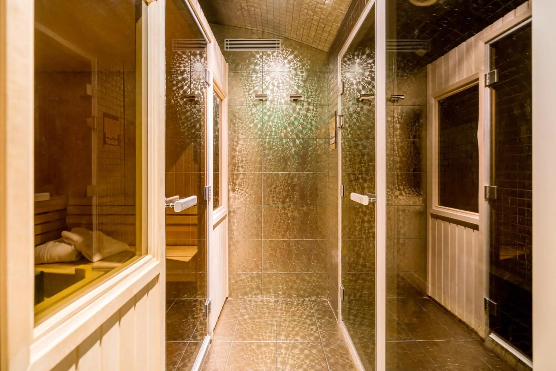 Spa and wellness centre/facilities in Hotel Les Bulles De Paris