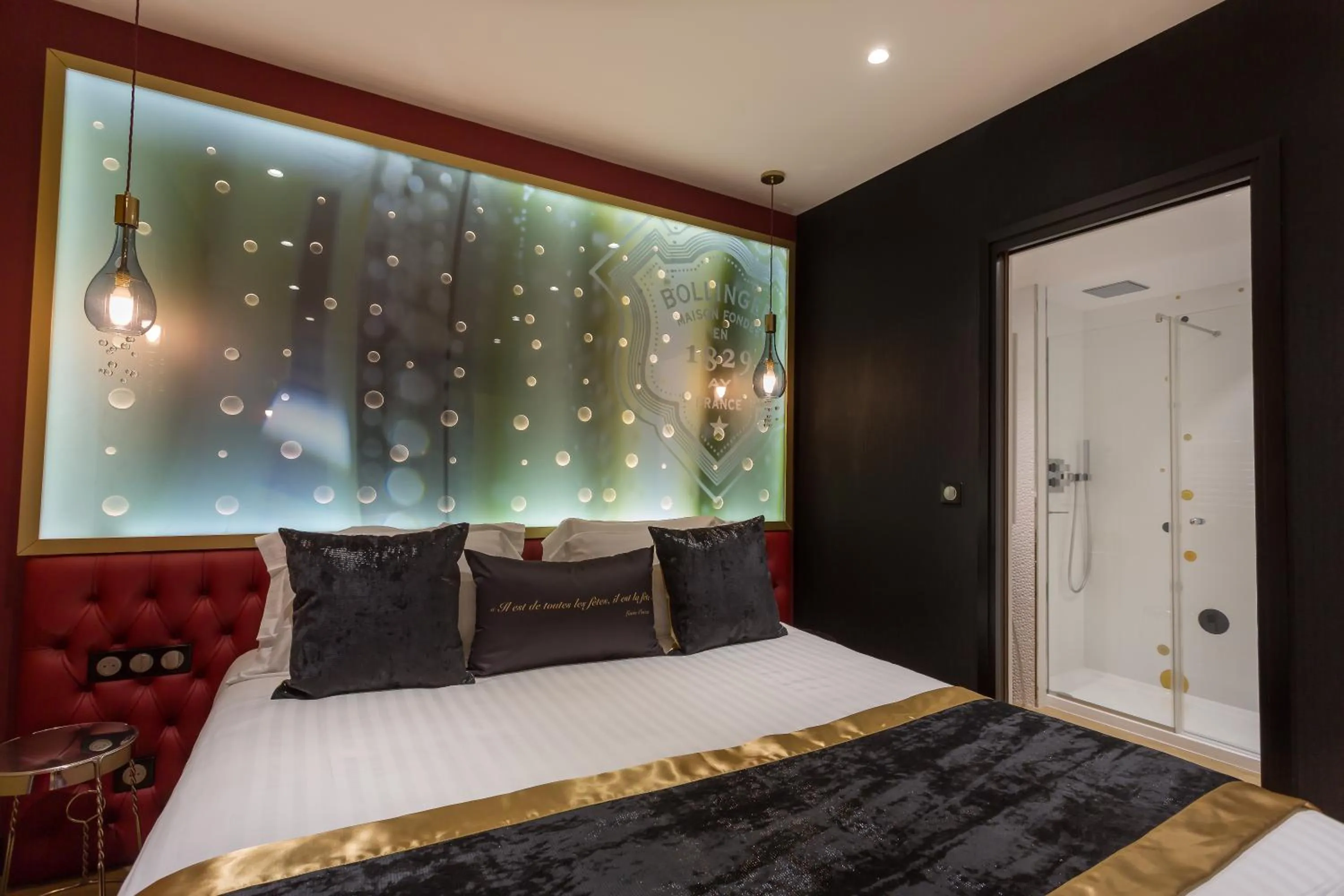 Bed in Hotel Les Bulles De Paris