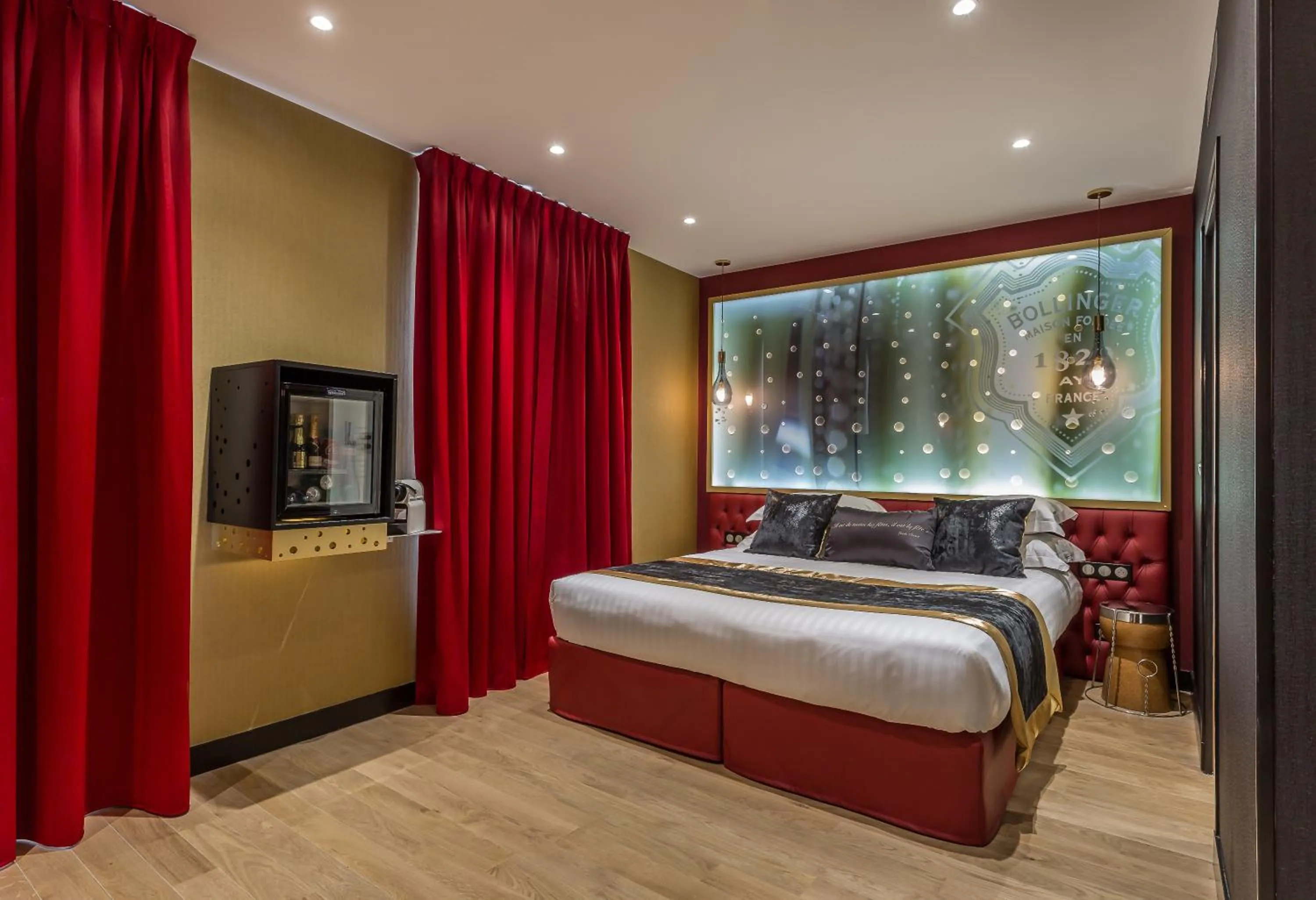 Bed in Hotel Les Bulles De Paris