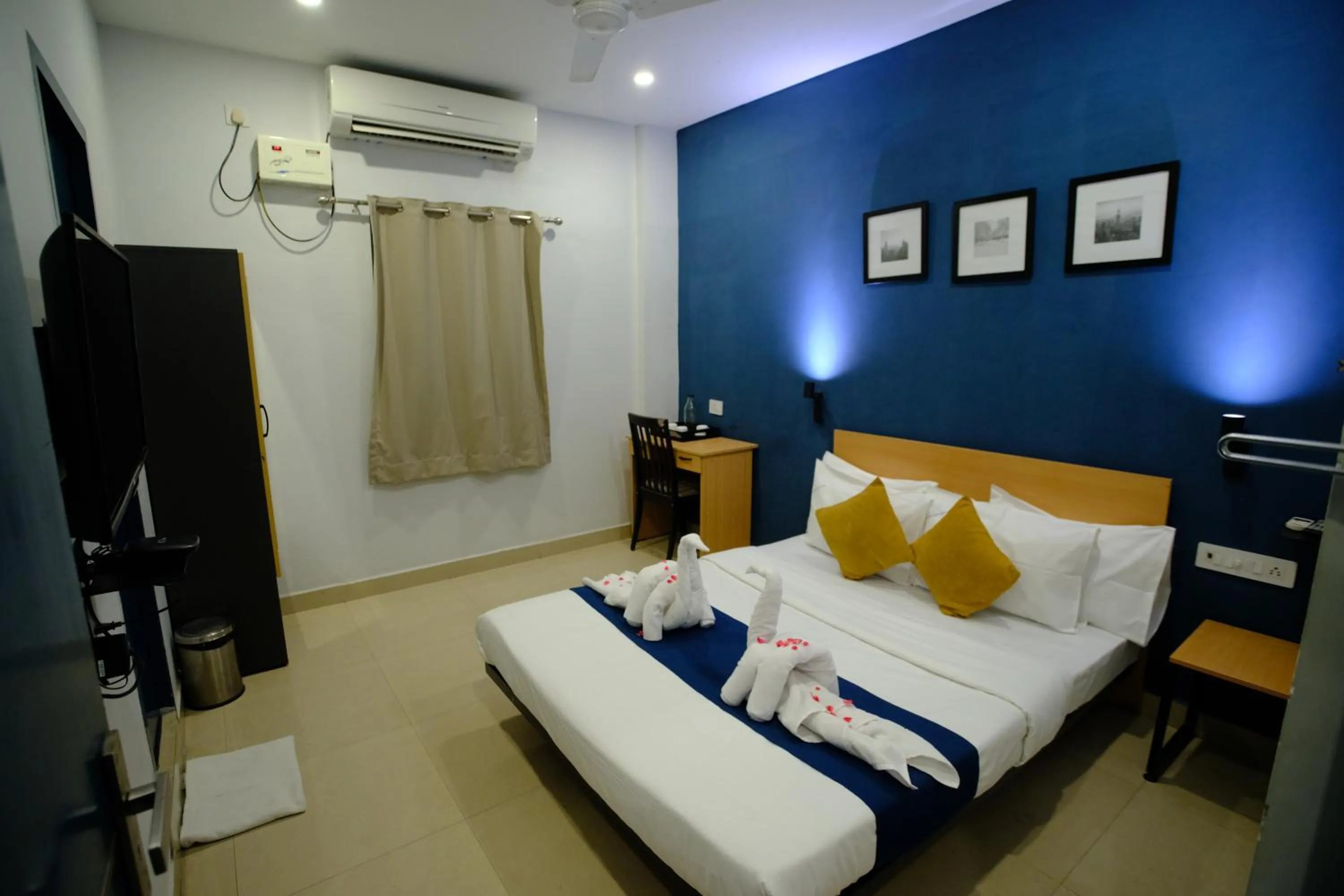 Bed in Blue City Palace - Near Chennai Airport
