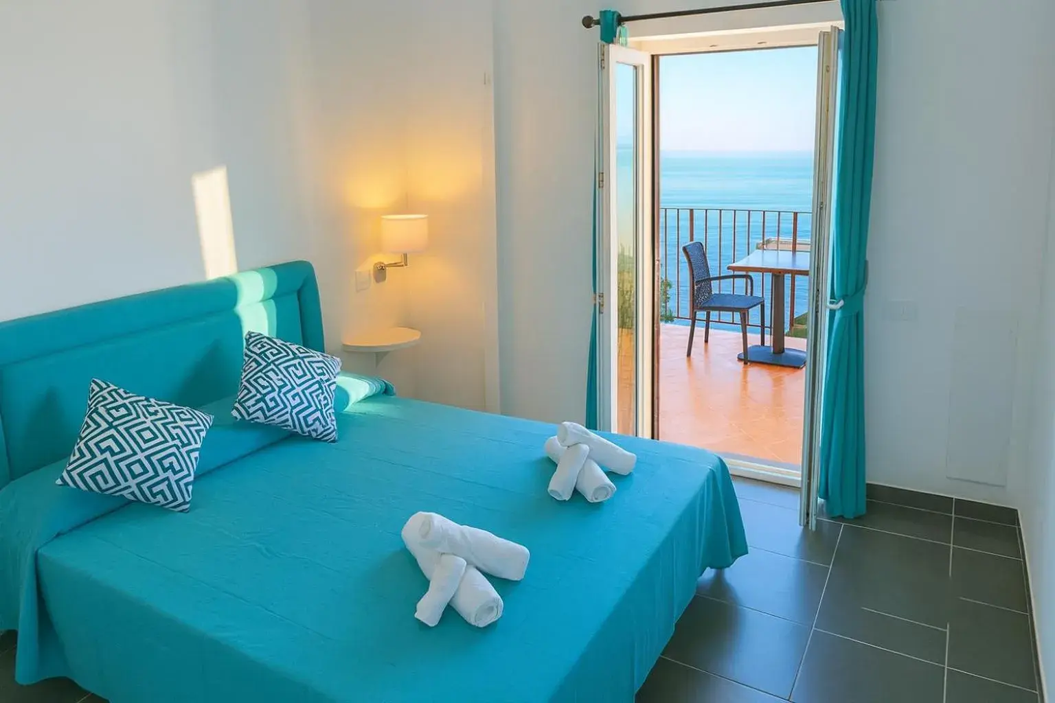 Deluxe Double Room with Balcony and Sea View in B&B Il Paradiso di Capri Deluxe Double Room with Balcony and Sea View in B&B Il Paradiso di Capri