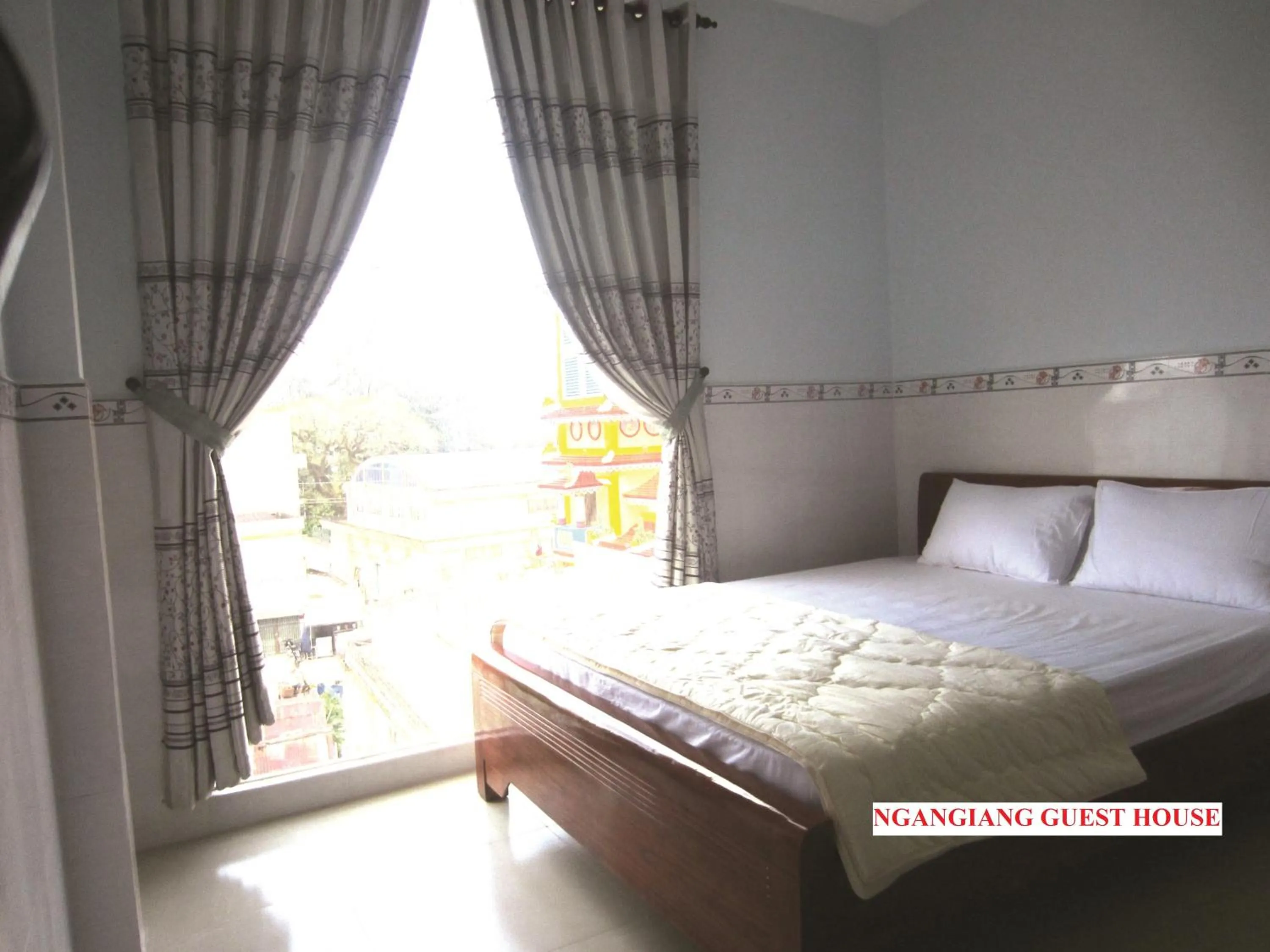 Staff, Bed in Ngan Giang Guesthouse