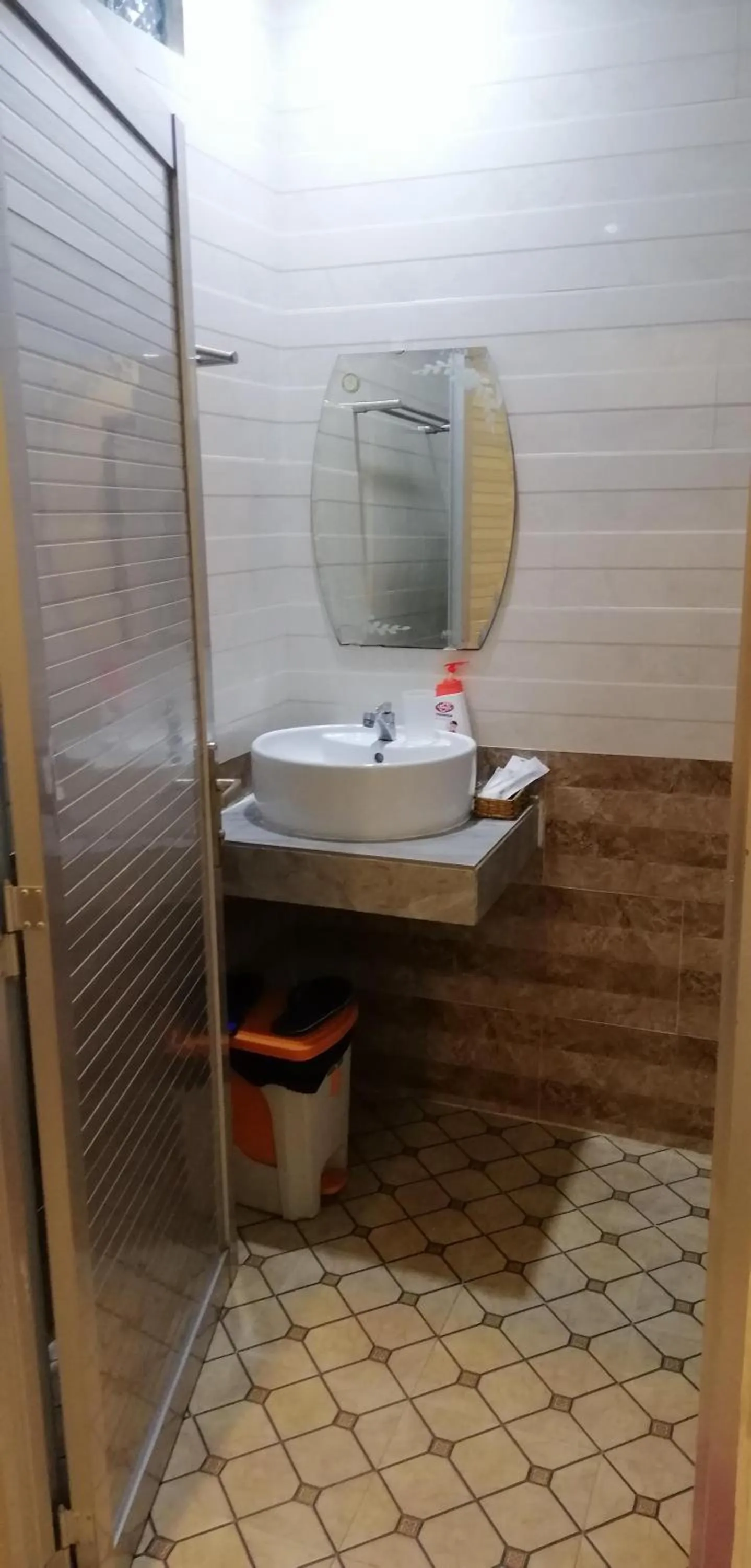 Shower in Ngan Giang Guesthouse