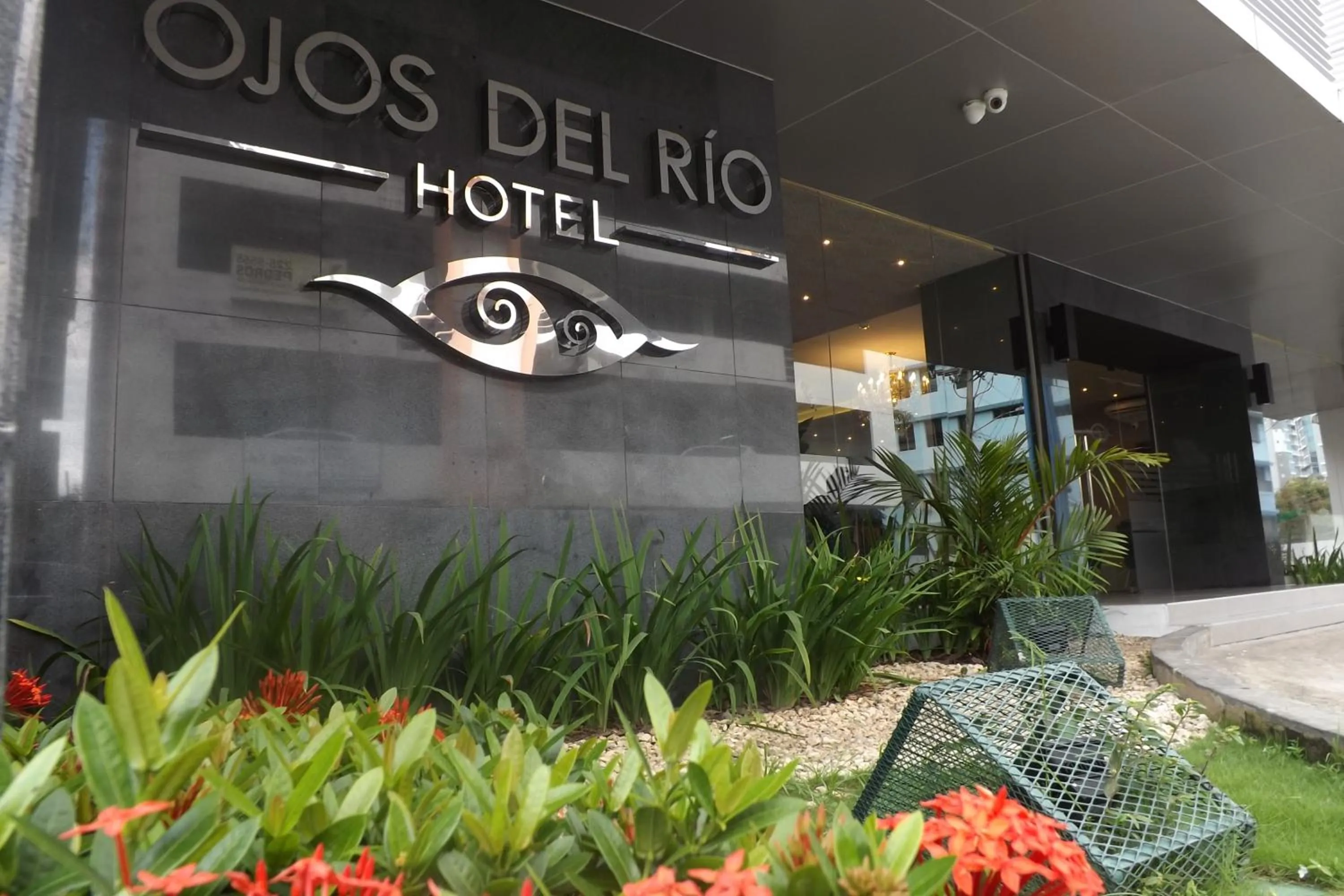 Property building in Hotel Ojos Del Rio