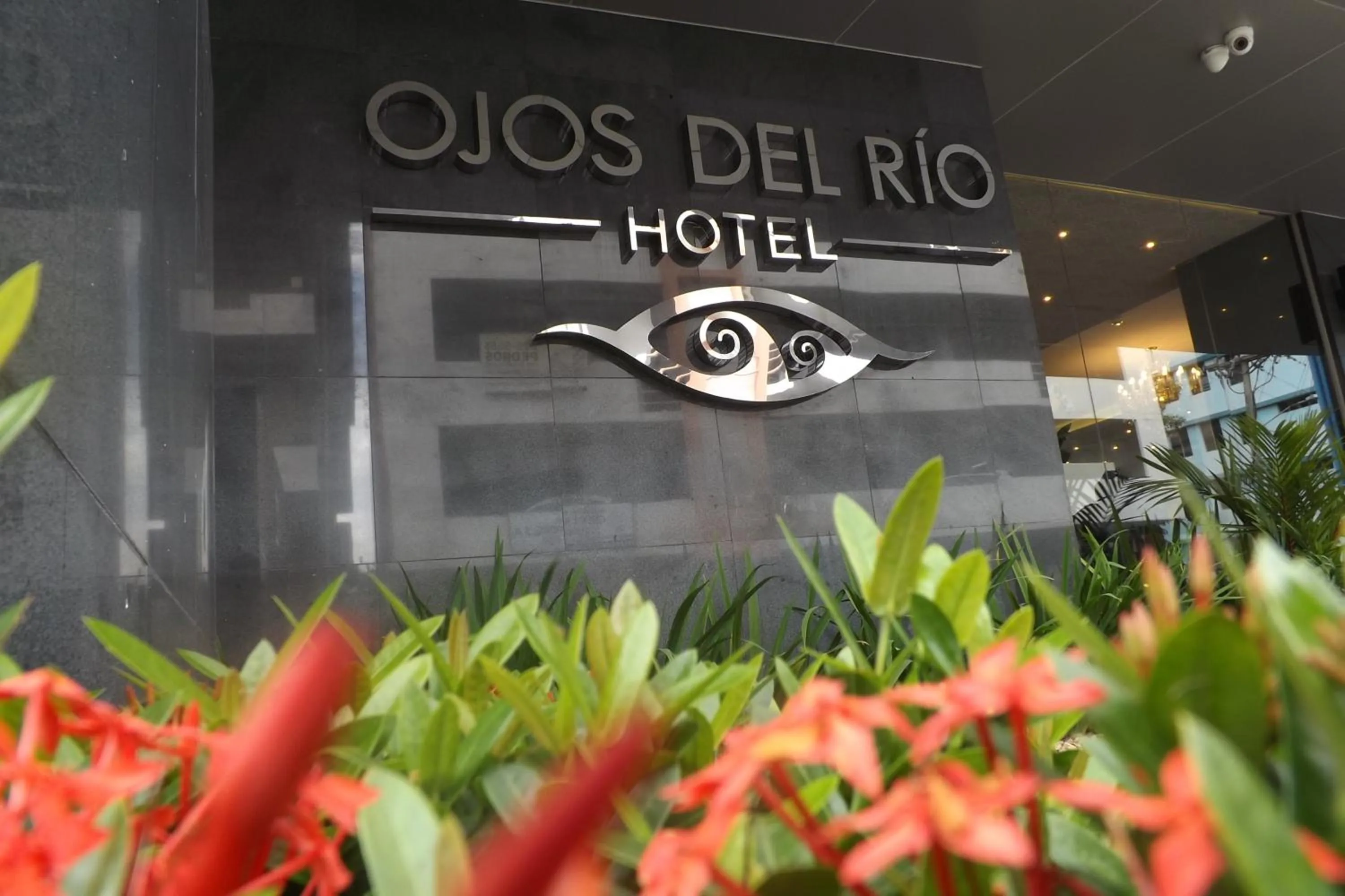 Property building in Hotel Ojos Del Rio
