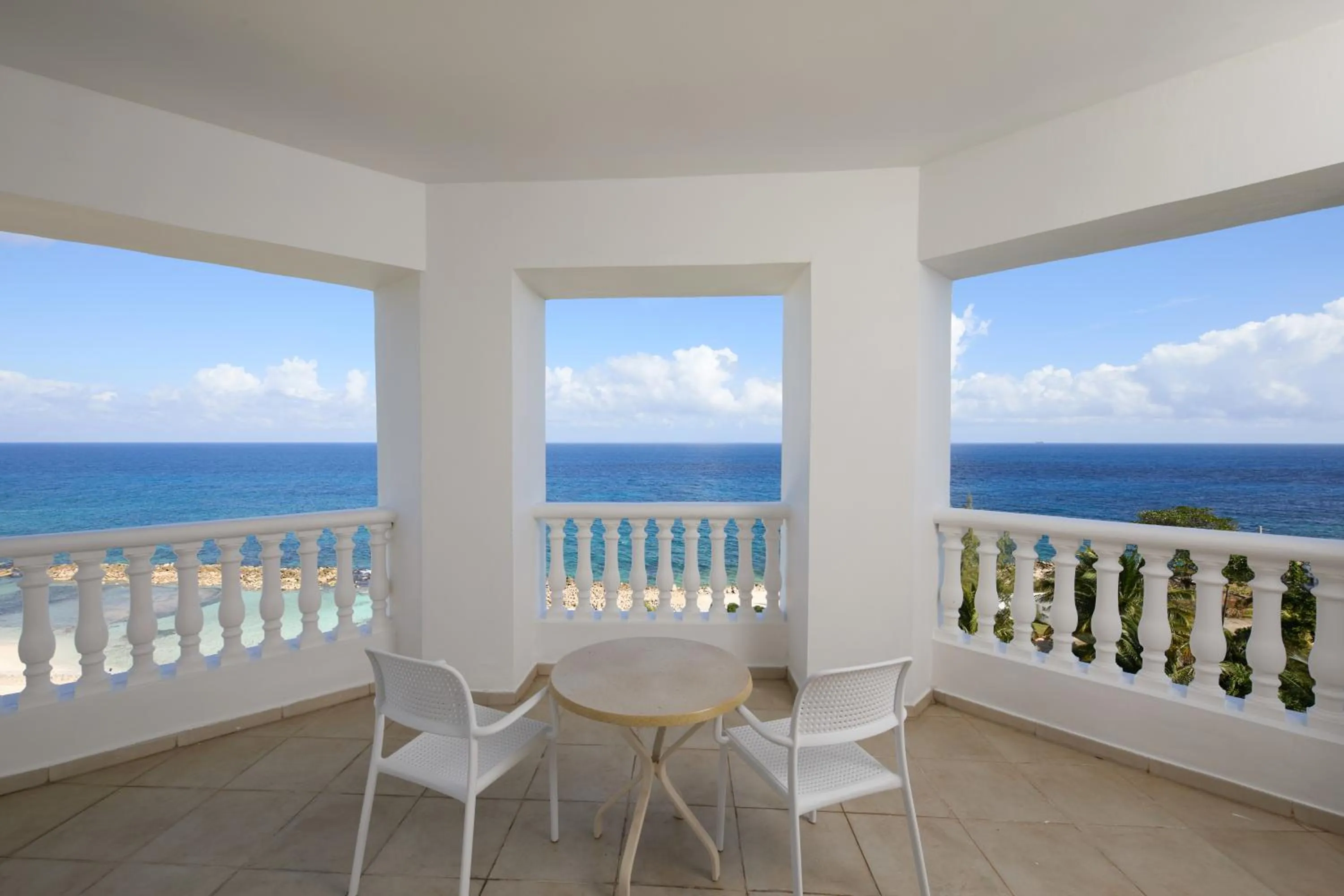 Day in Bahia Principe Luxury Runaway Bay - Adults Only All Inclusive