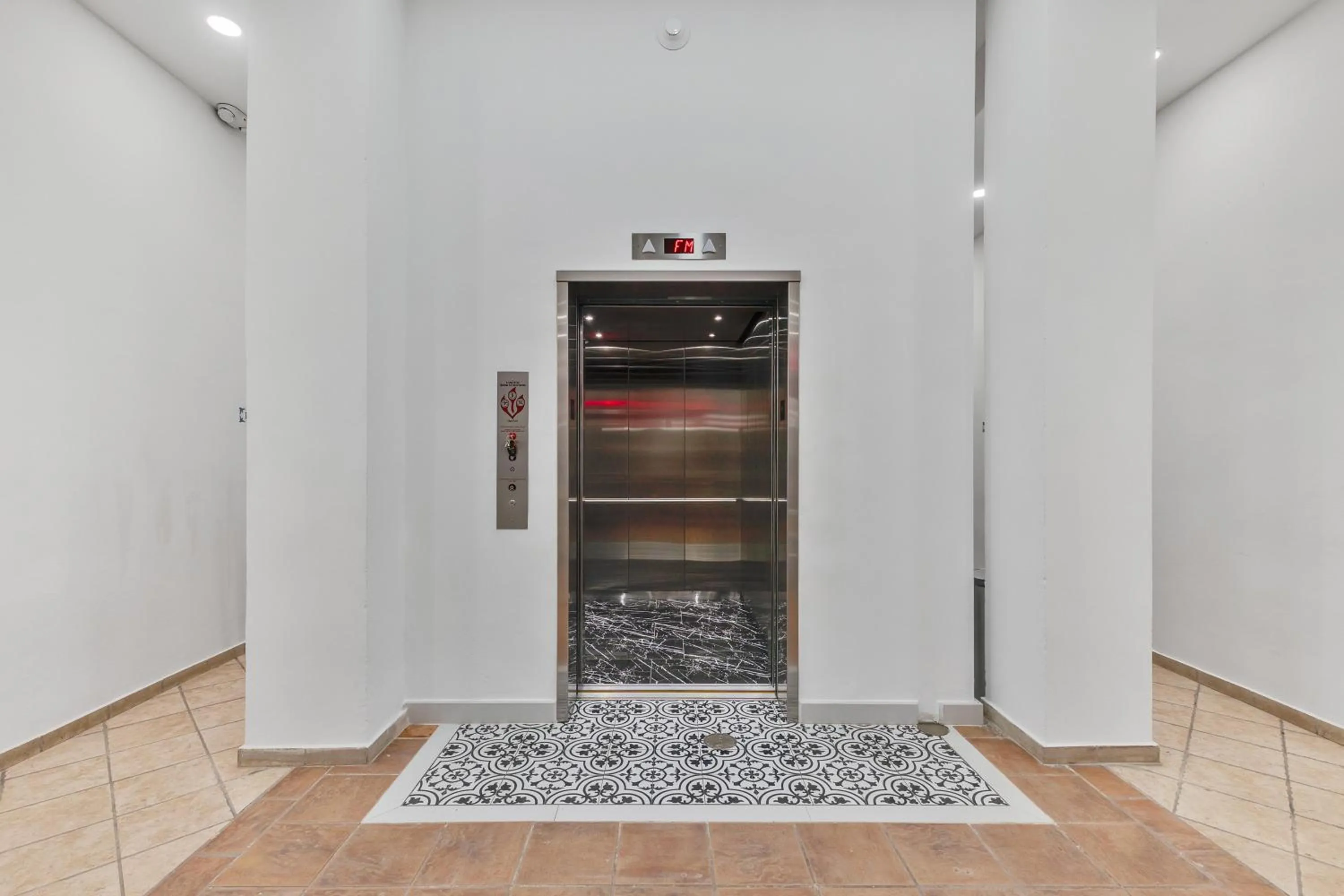 elevator in Armas Hotel