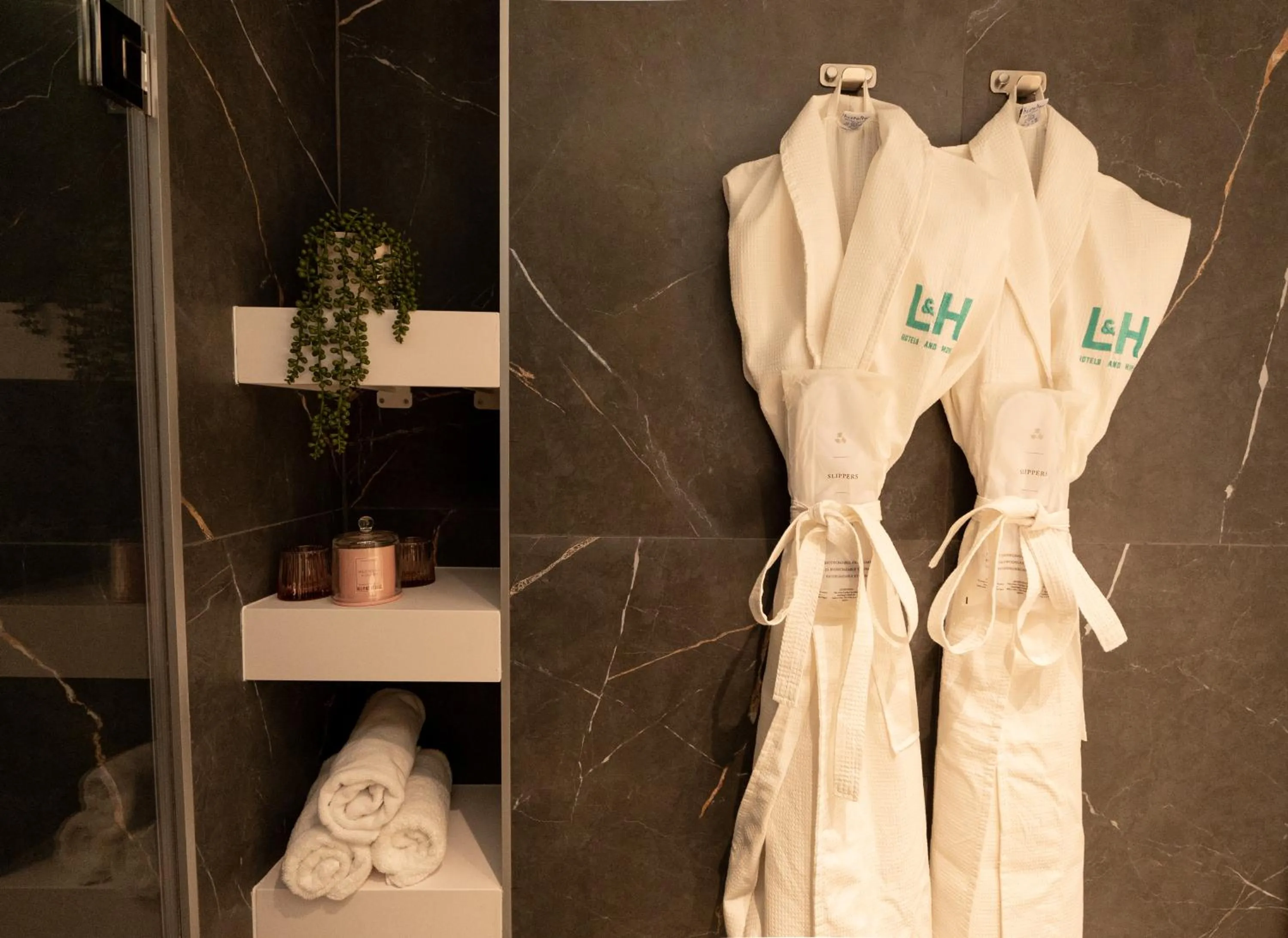 Shower in L&H Callao Selection Adults Only