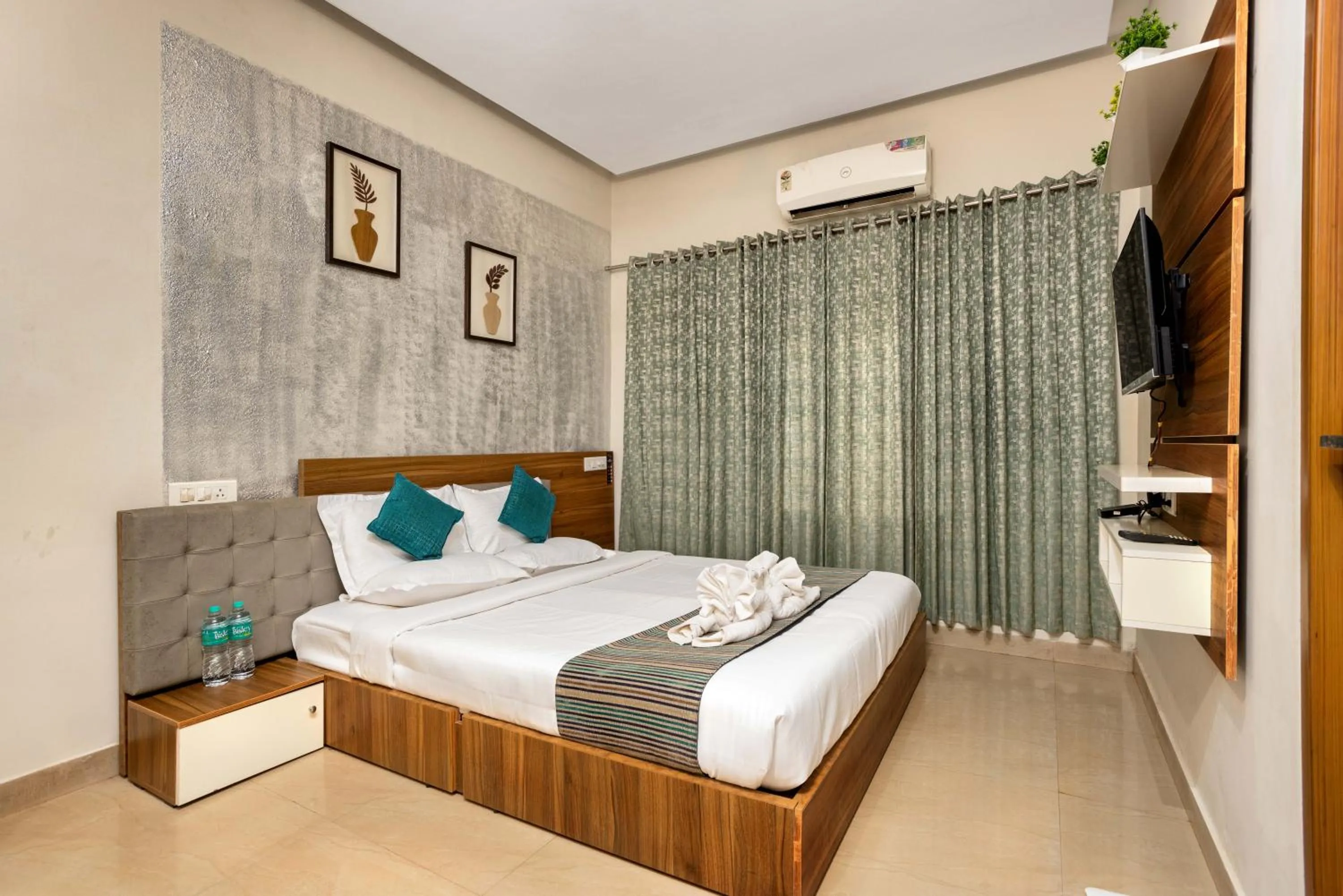 Bedroom, Bed in Lakkidi Village Resort Wayanad
