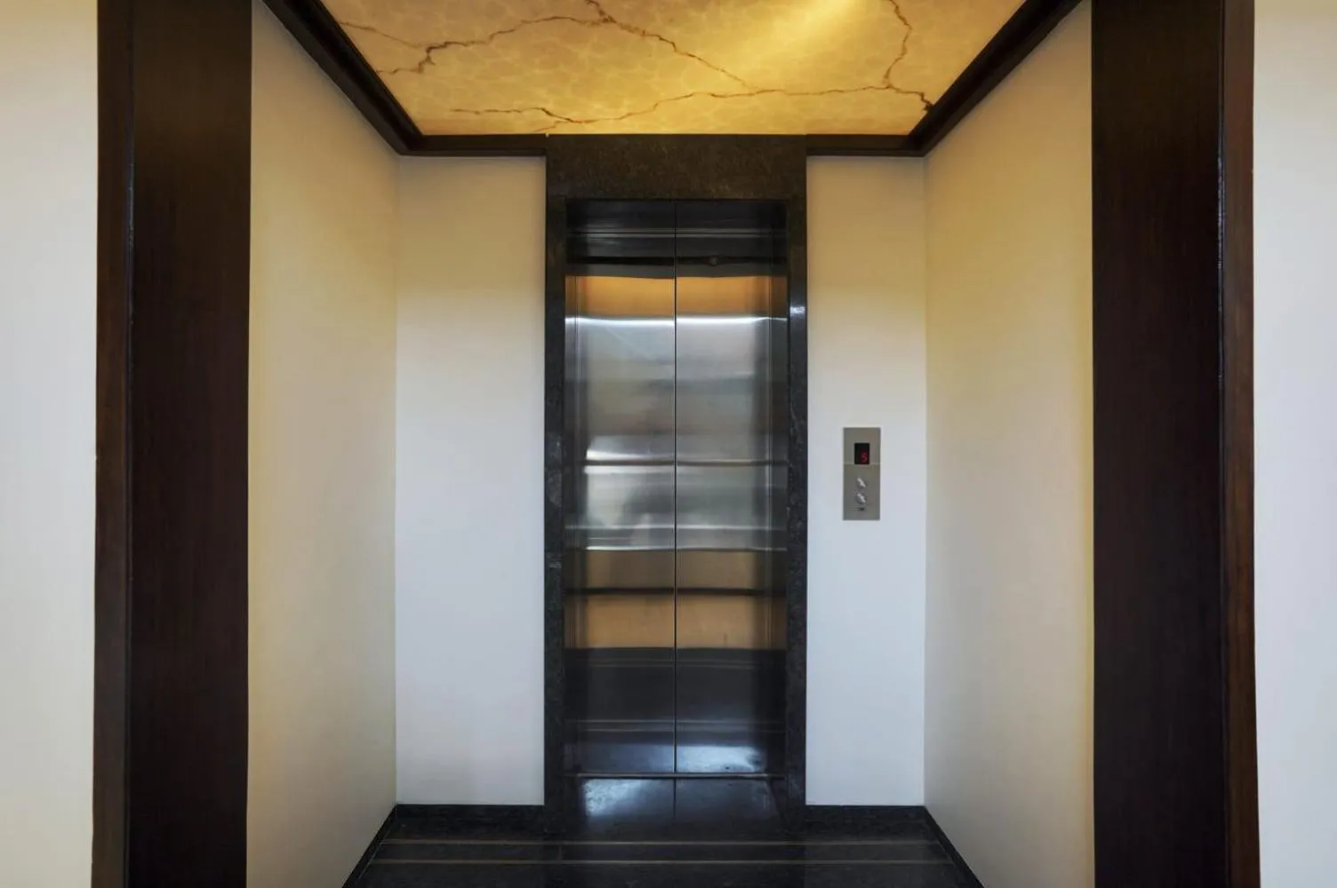 elevator in Hotel Everest Regency Pune