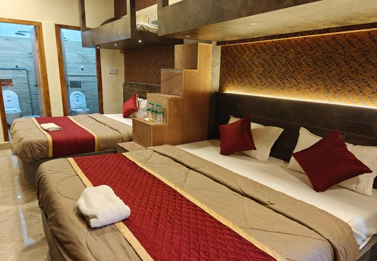 Bedroom, Bed in Grand Inn