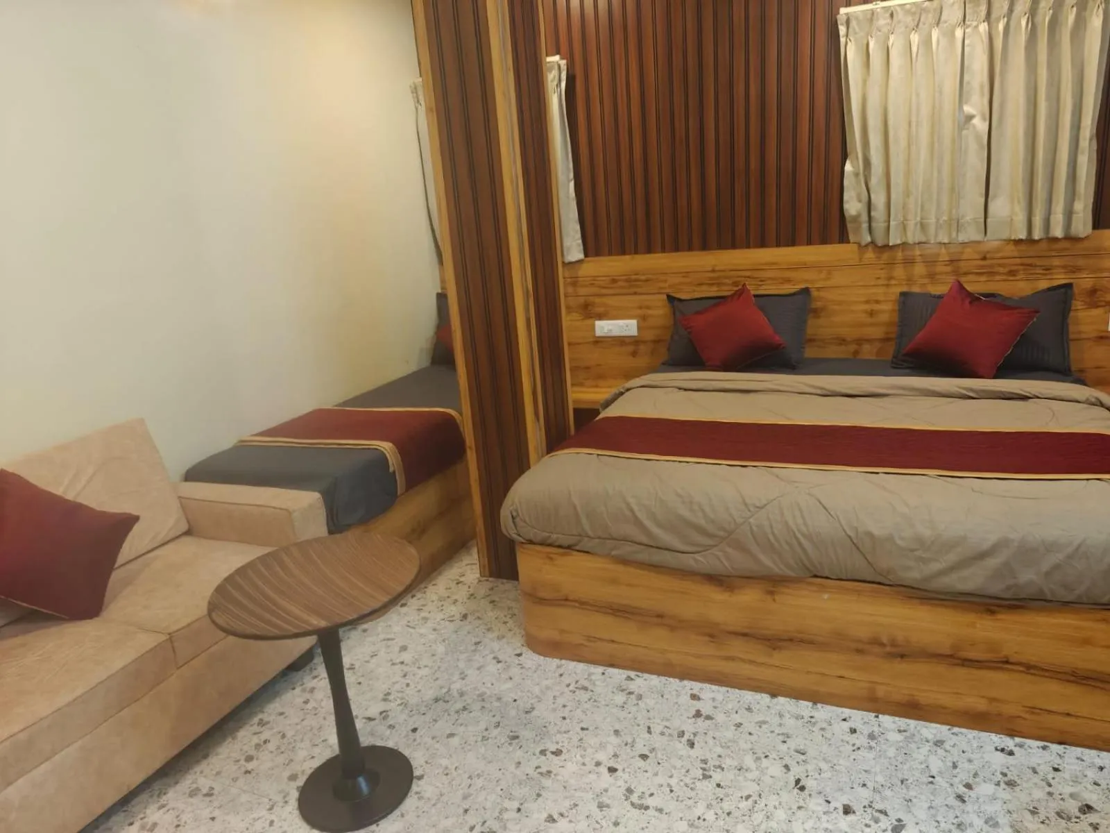 Bedroom, Bed in Grand Inn