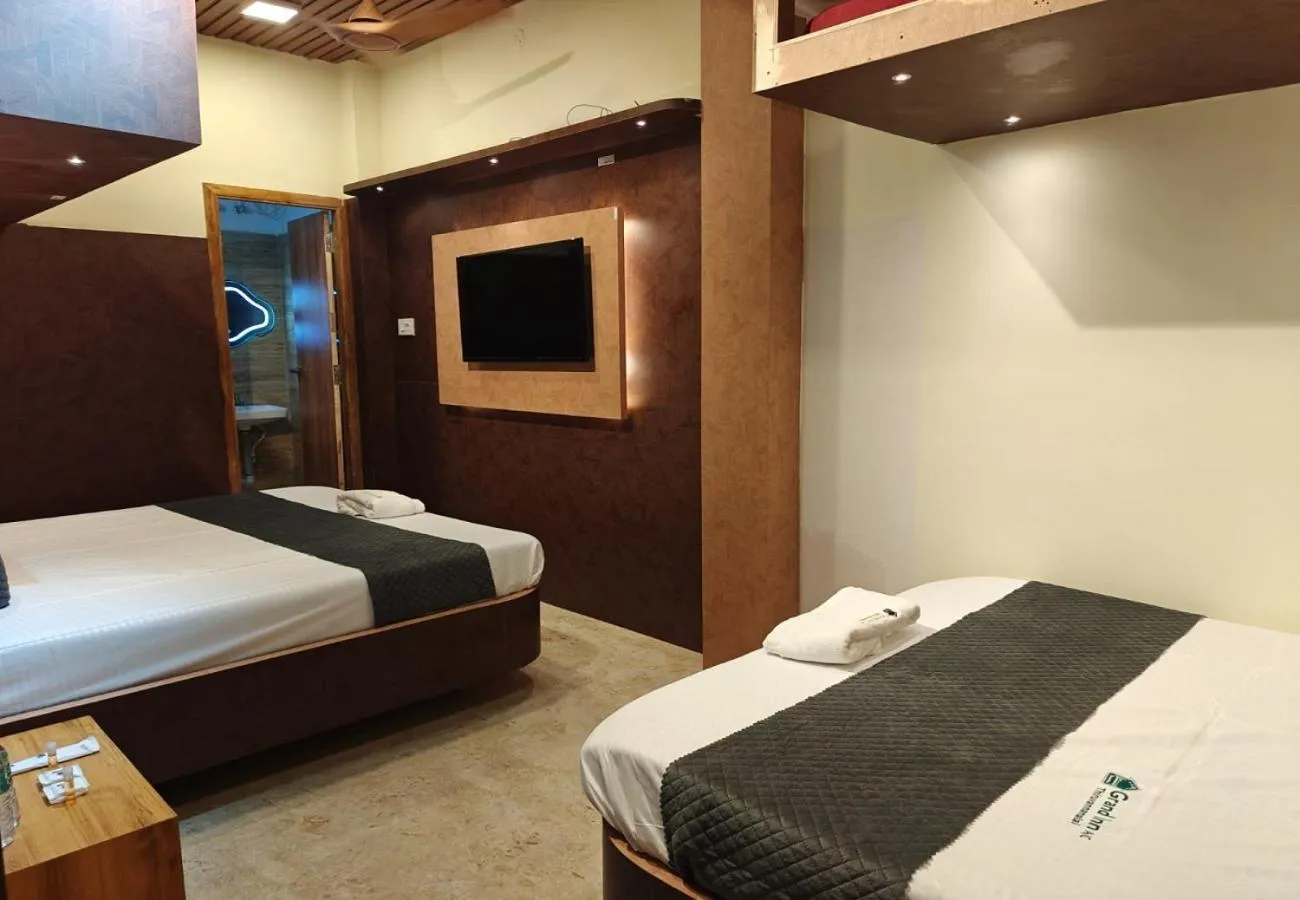 Bedroom, Bed in Grand Inn