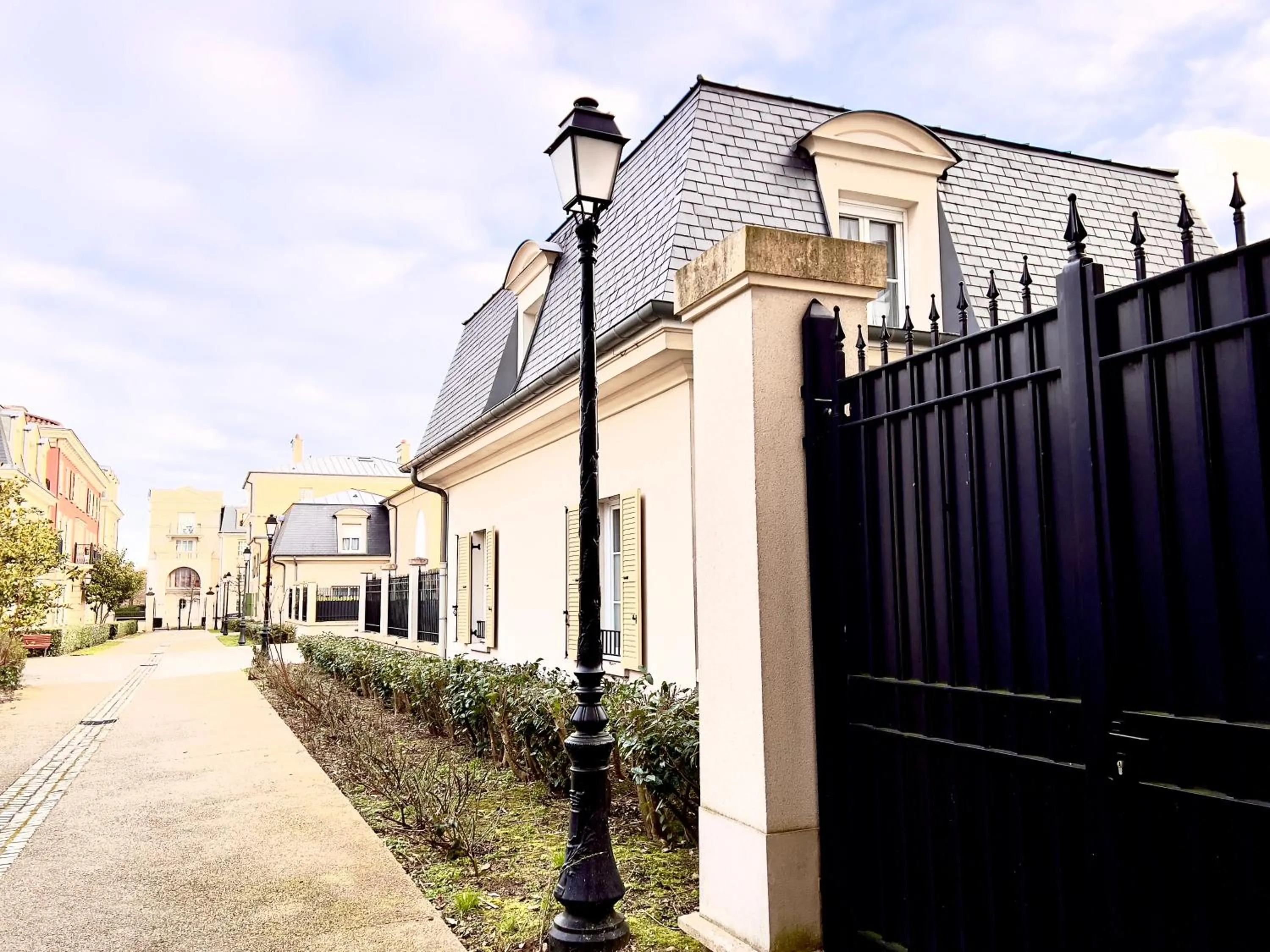 Property building in Lifestyle Disneyland Paris 8 PAX