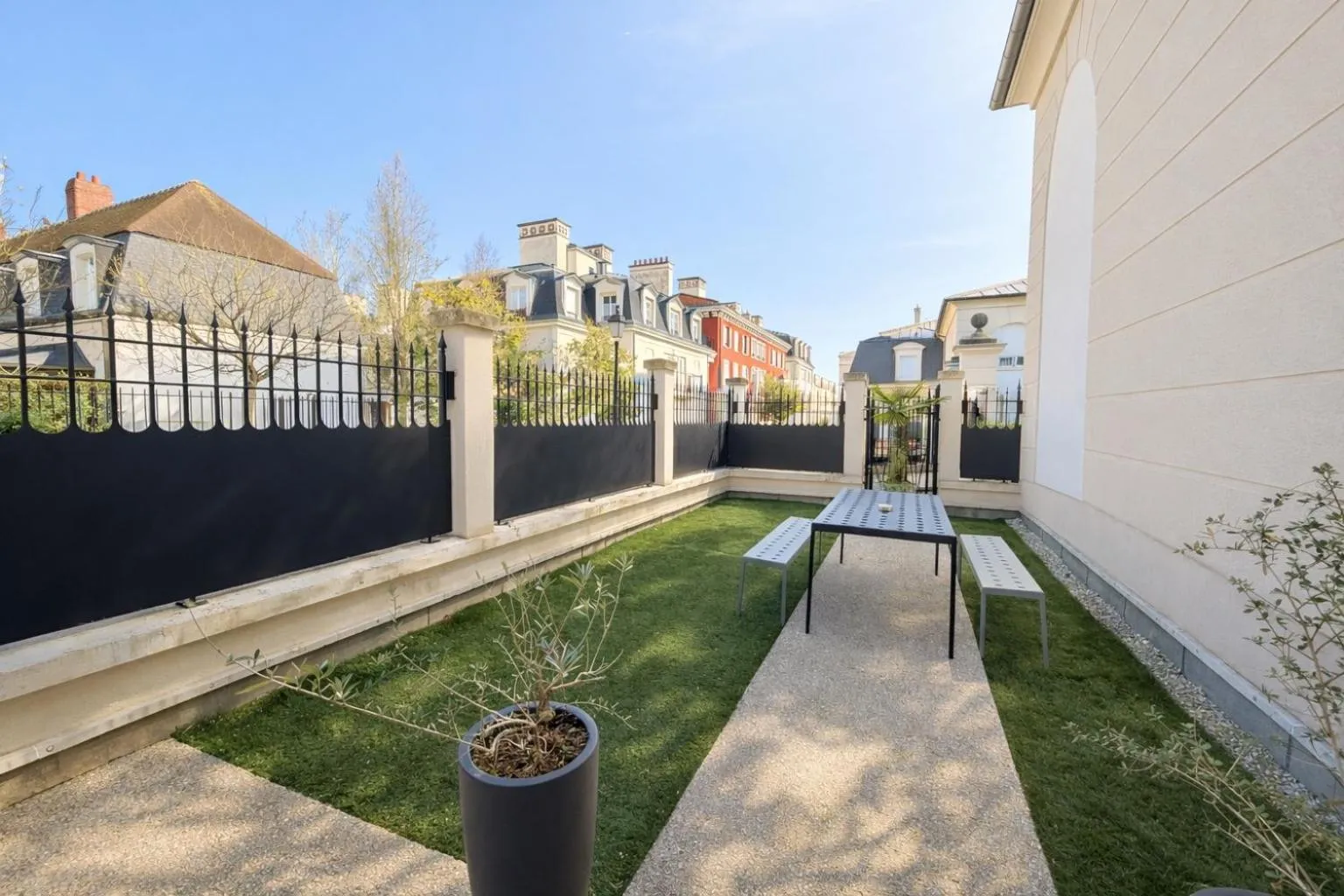 Garden in Lifestyle Disneyland Paris 8 PAX