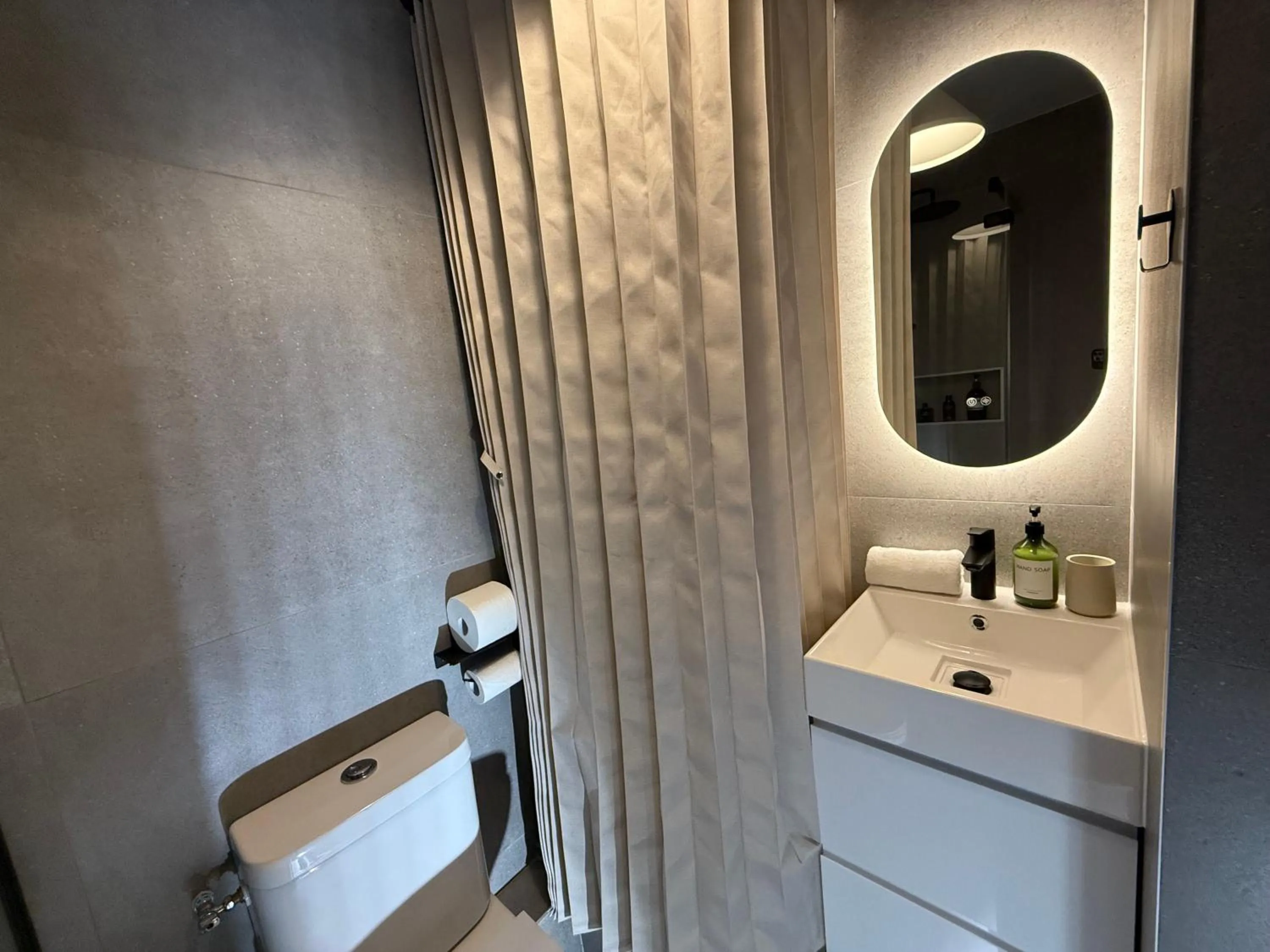 Toilet in Lifestyle Disneyland Paris 8 PAX