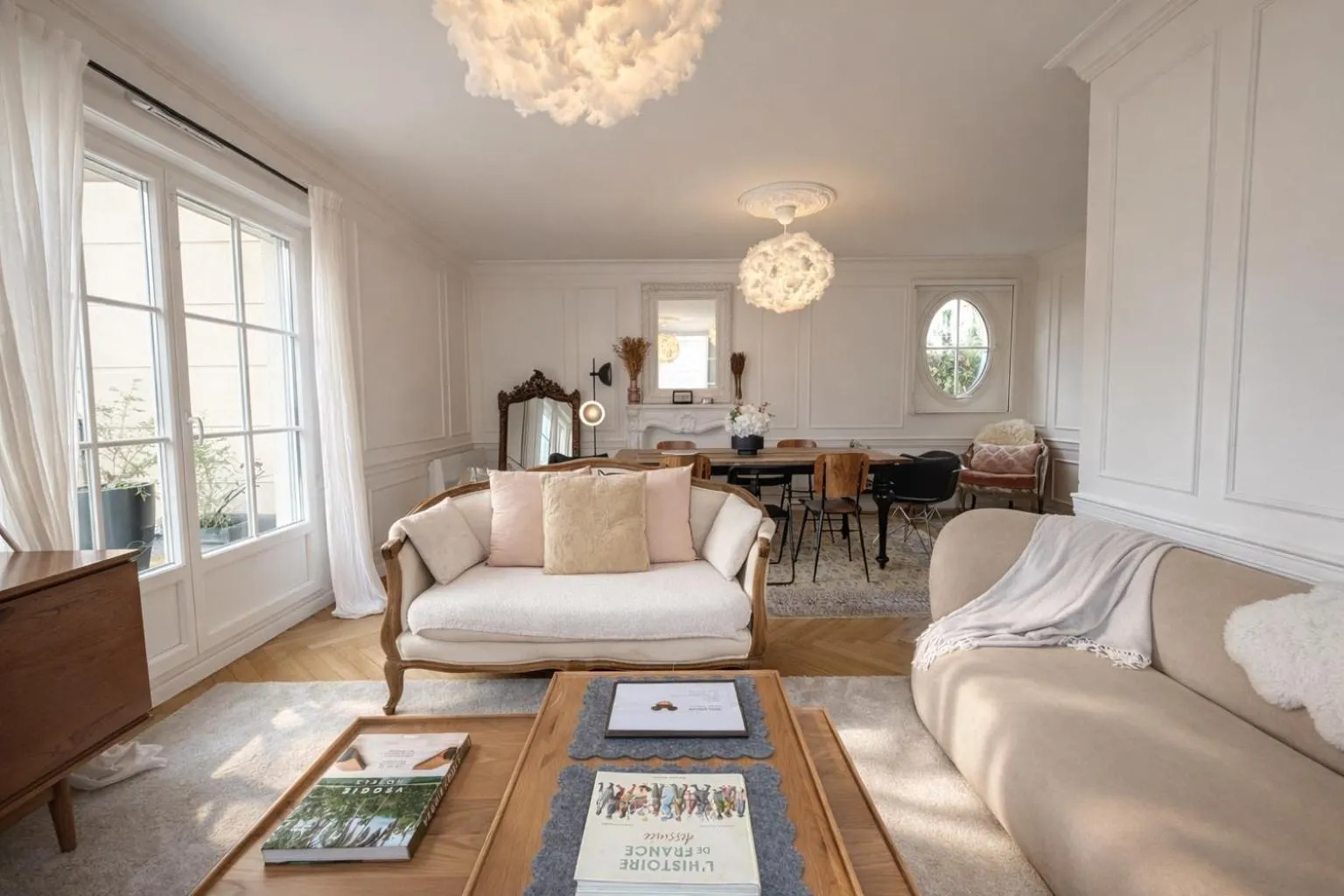 Communal lounge/ TV room in Lifestyle Disneyland Paris 8 PAX