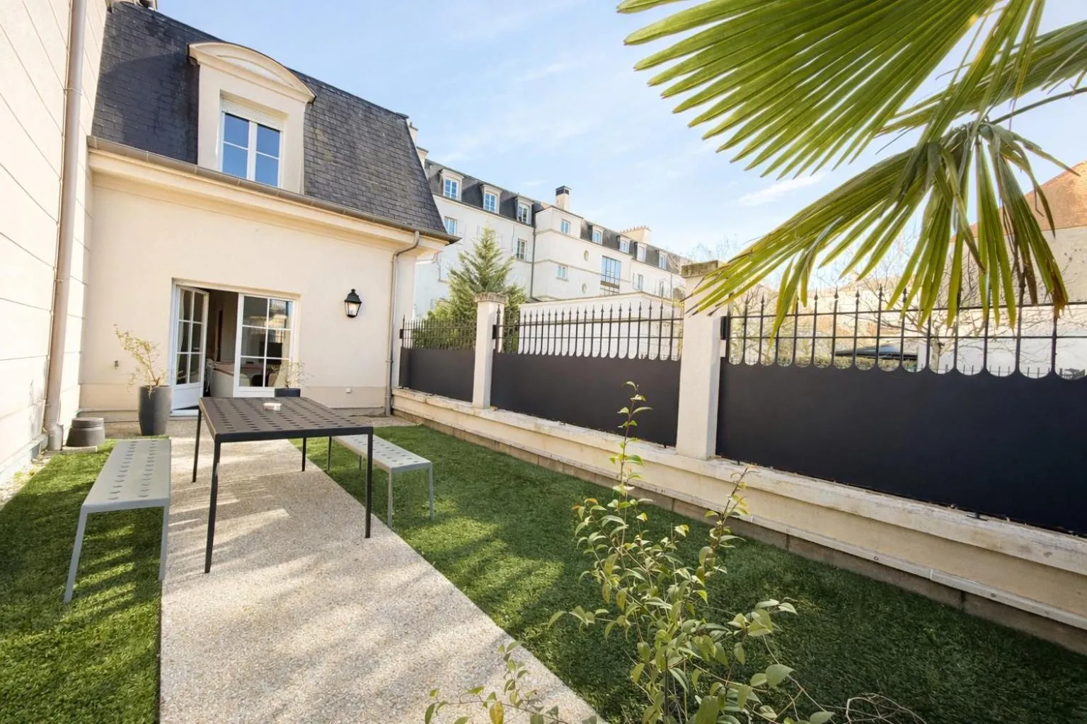 Patio in Lifestyle Disneyland Paris 8 PAX