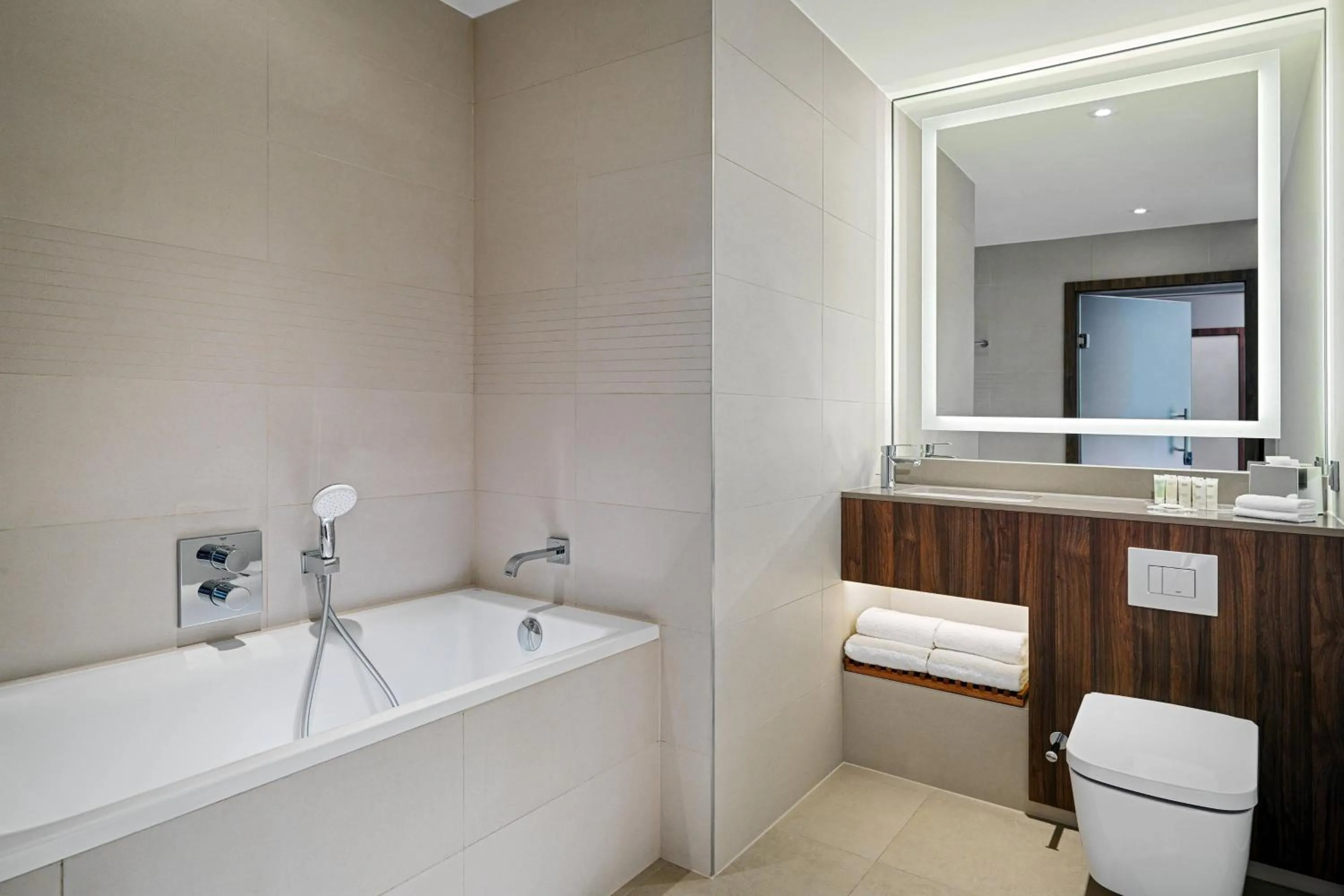 Bathroom in Courtyard by Marriott Gdynia Waterfront