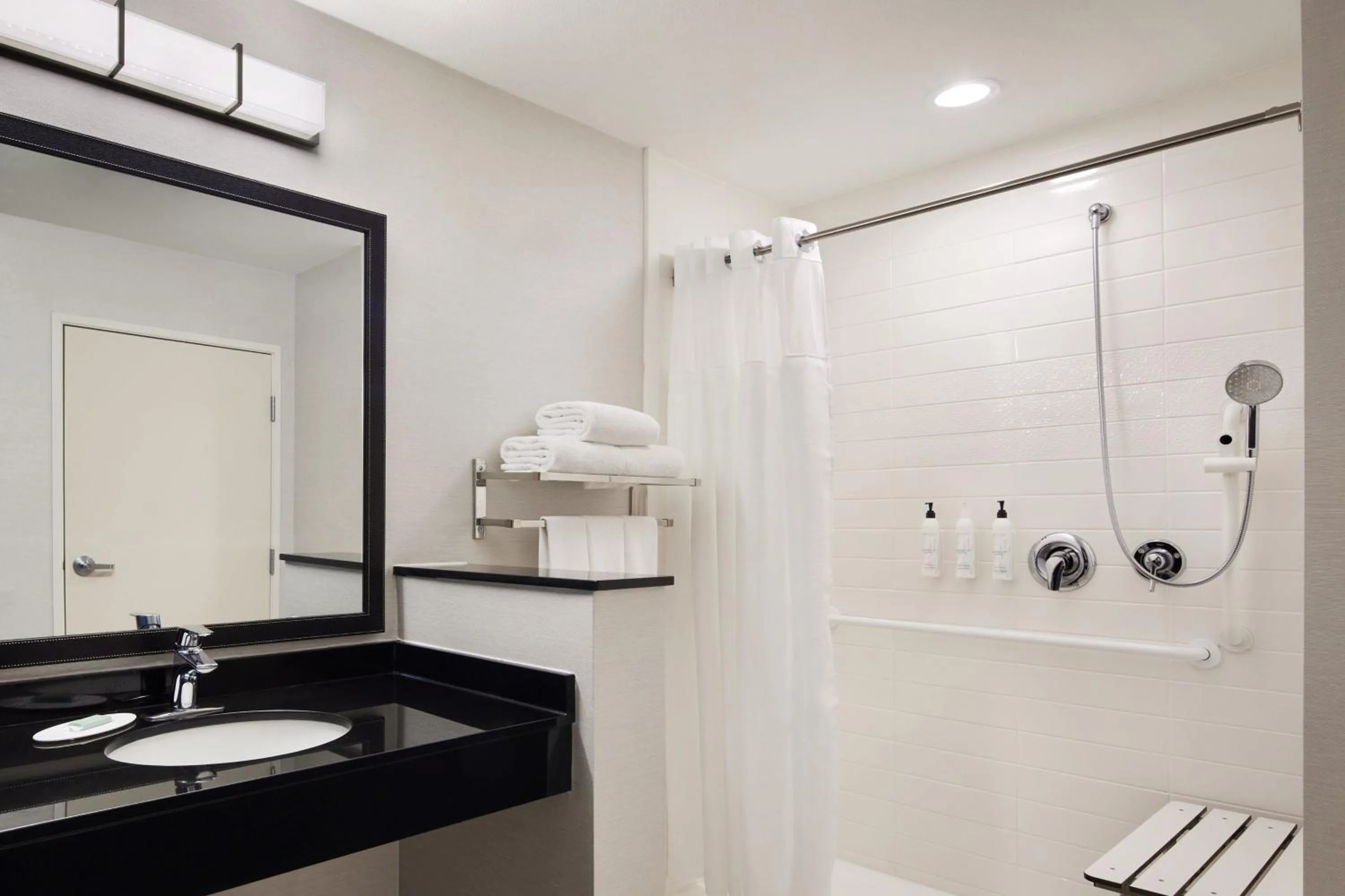 Bathroom in Fairfield Inn & Suites by Marriott El Paso Airport