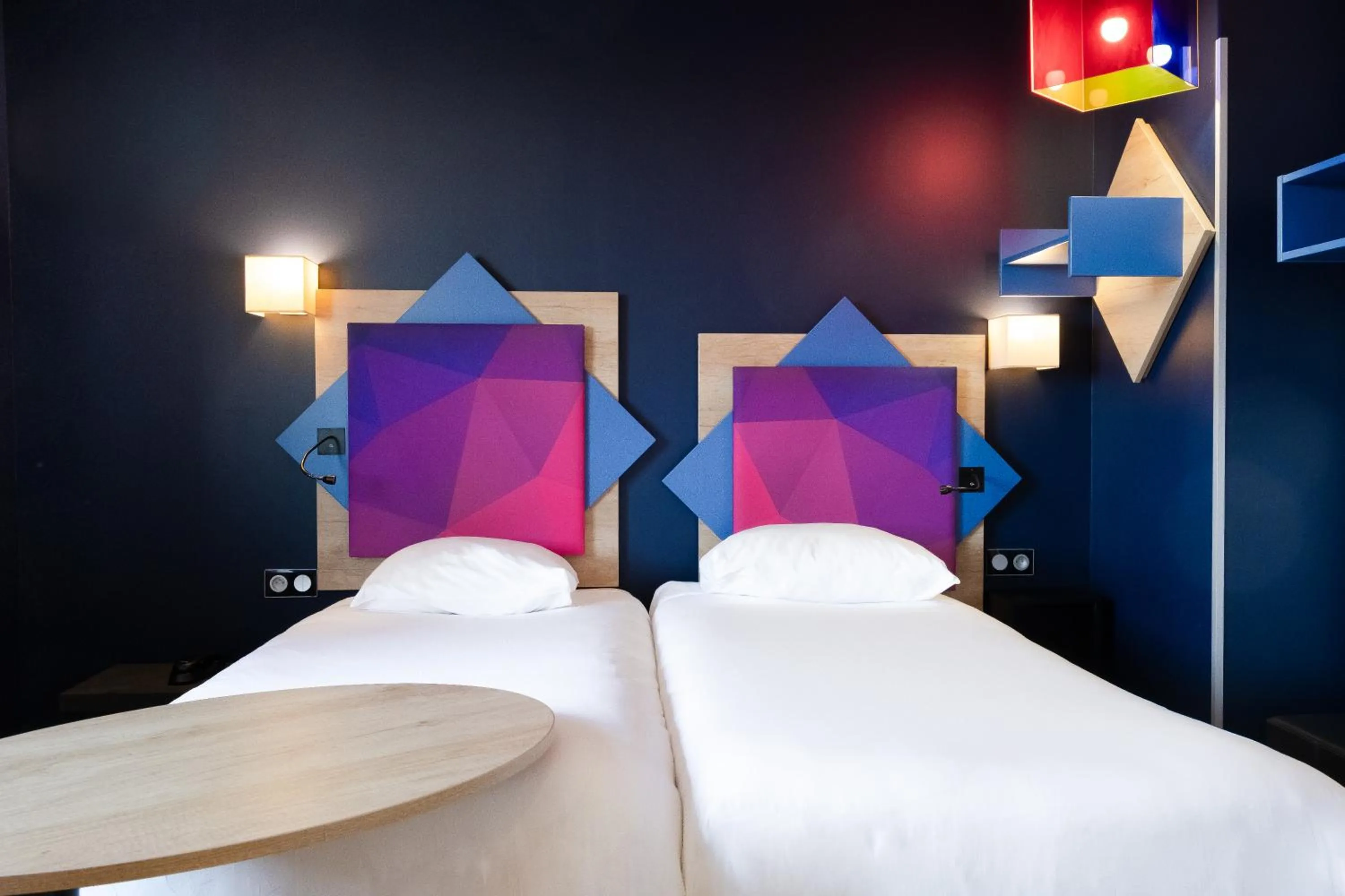 Bedroom, Bed in ibis styles Albi Centre Le Theatro