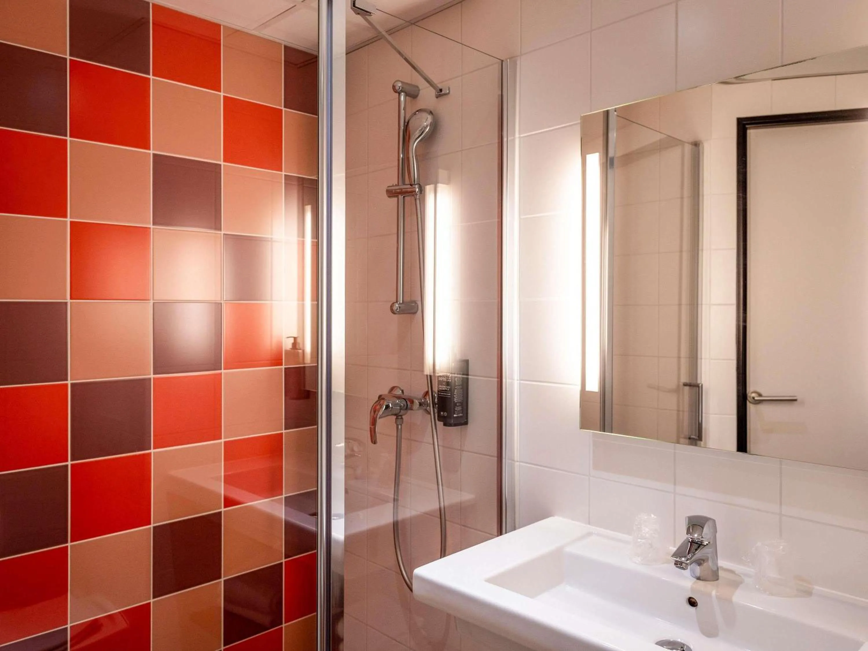 Bedroom in ibis styles Albi Centre Le Theatro