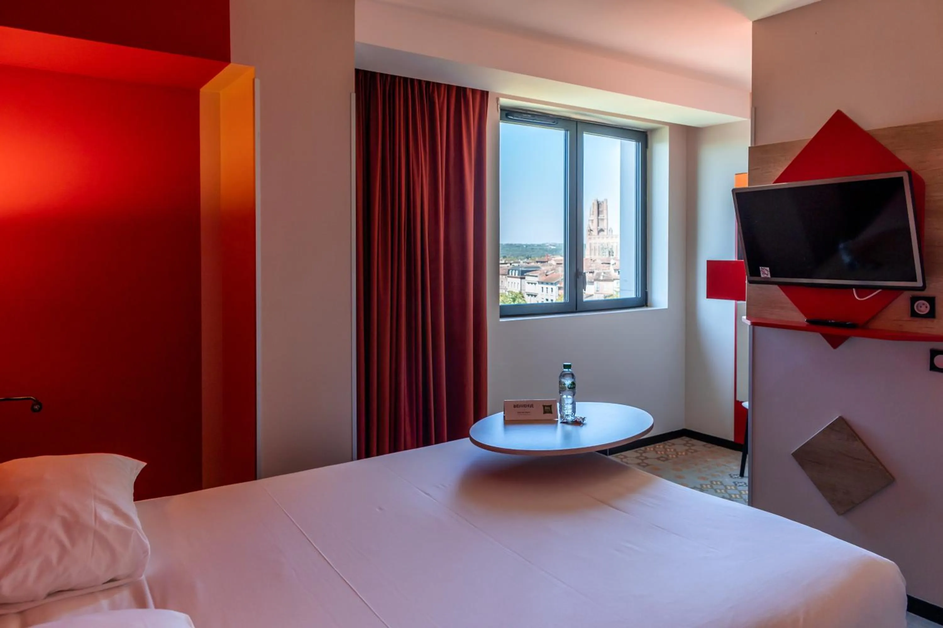 Photo of the whole room, Bed in ibis styles Albi Centre Le Theatro