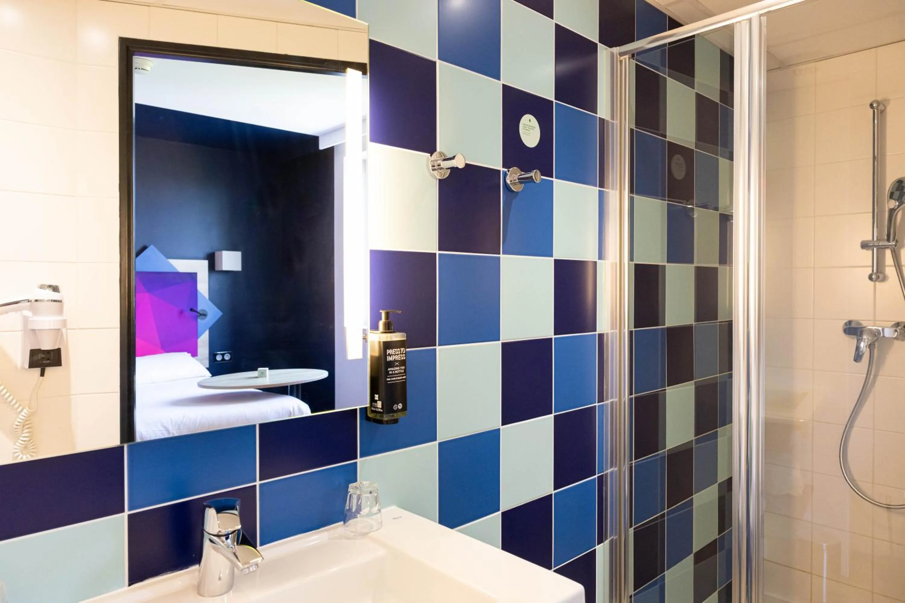 Shower in ibis styles Albi Centre Le Theatro