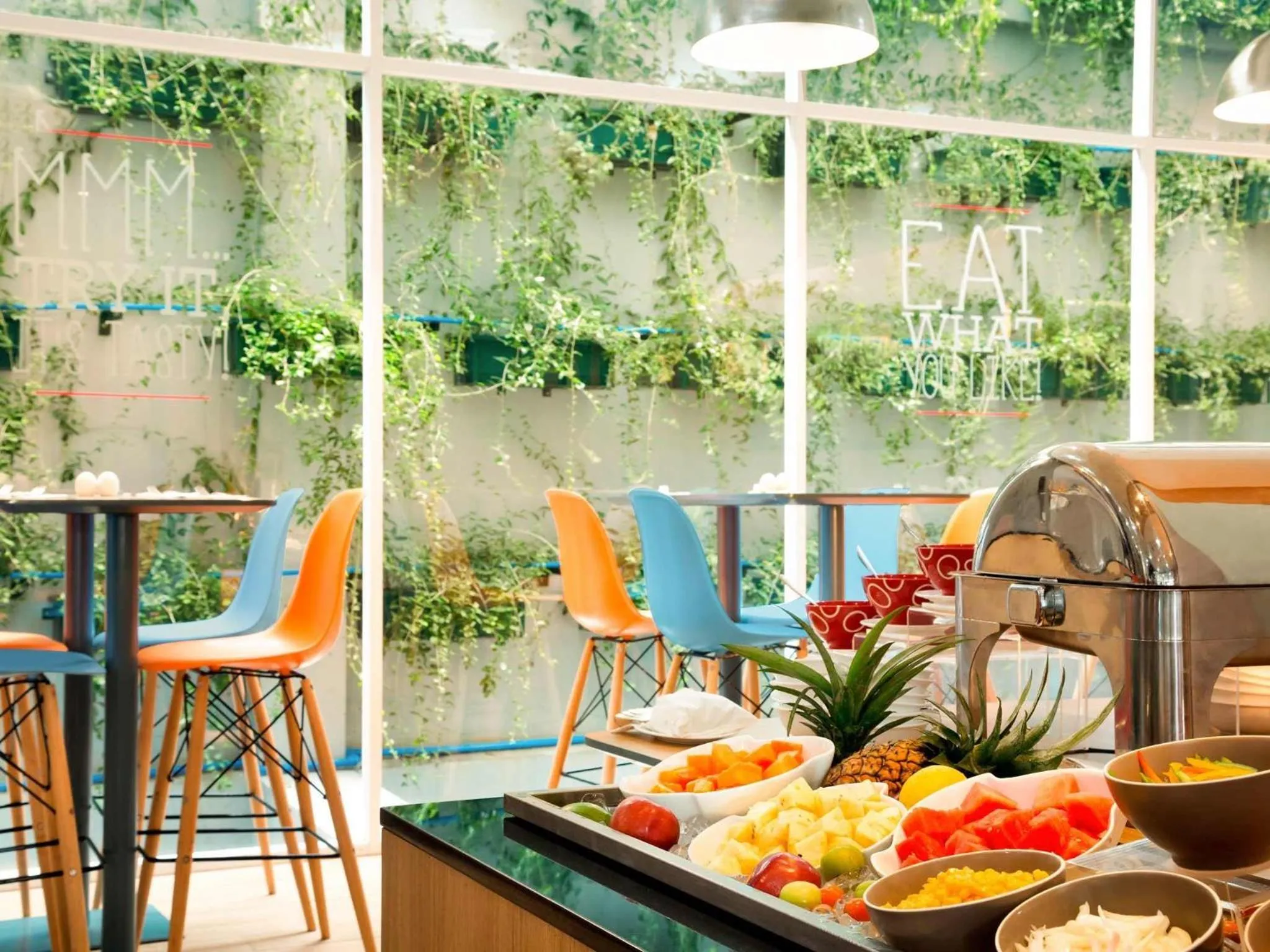 Restaurant/places to eat in Ibis Bandung Pasteur