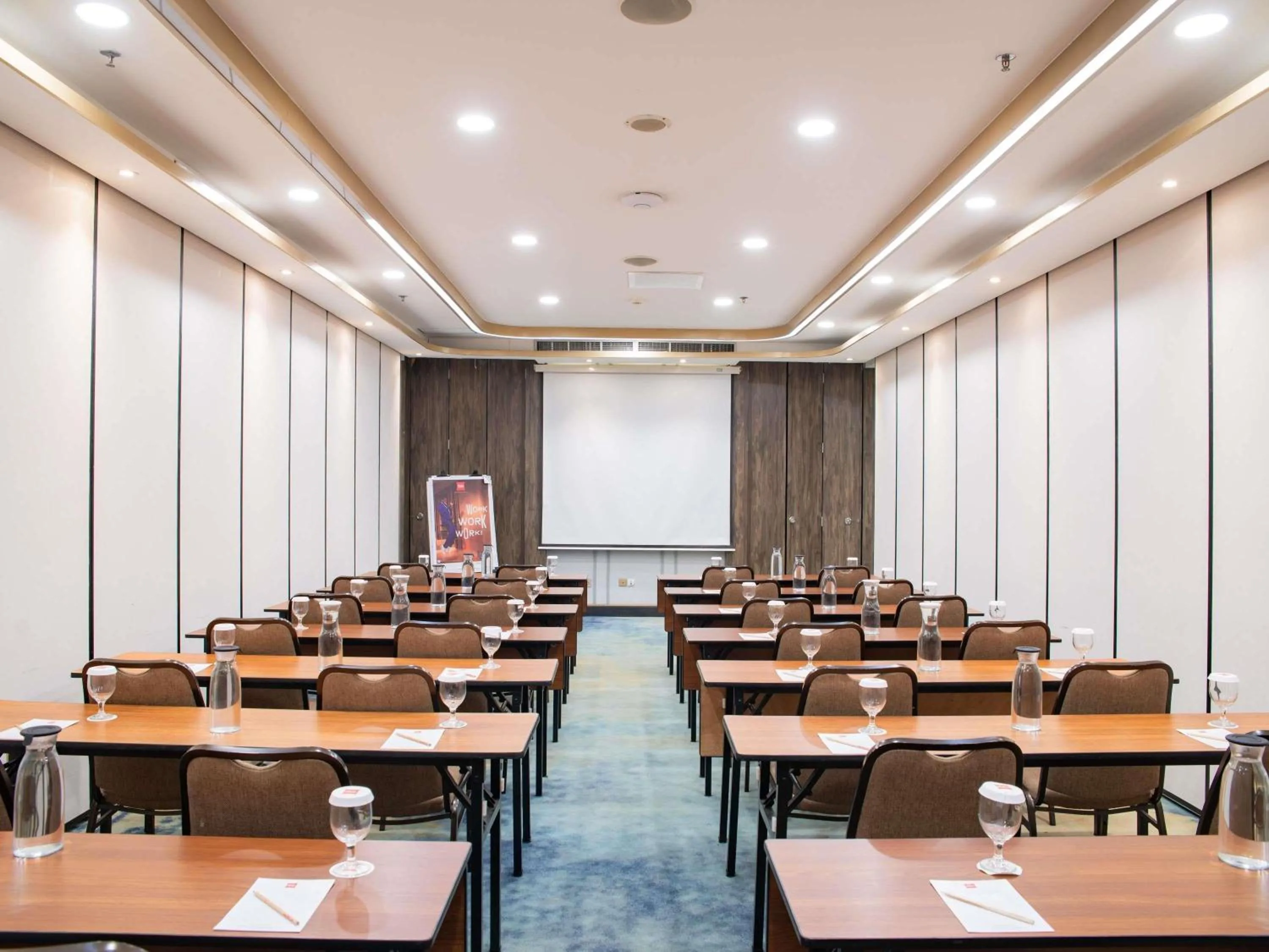Meeting/conference room in Ibis Bandung Pasteur