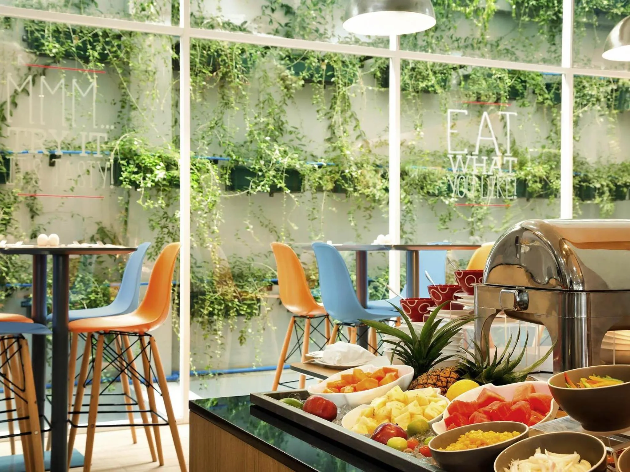 Restaurant/places to eat in Ibis Bandung Pasteur