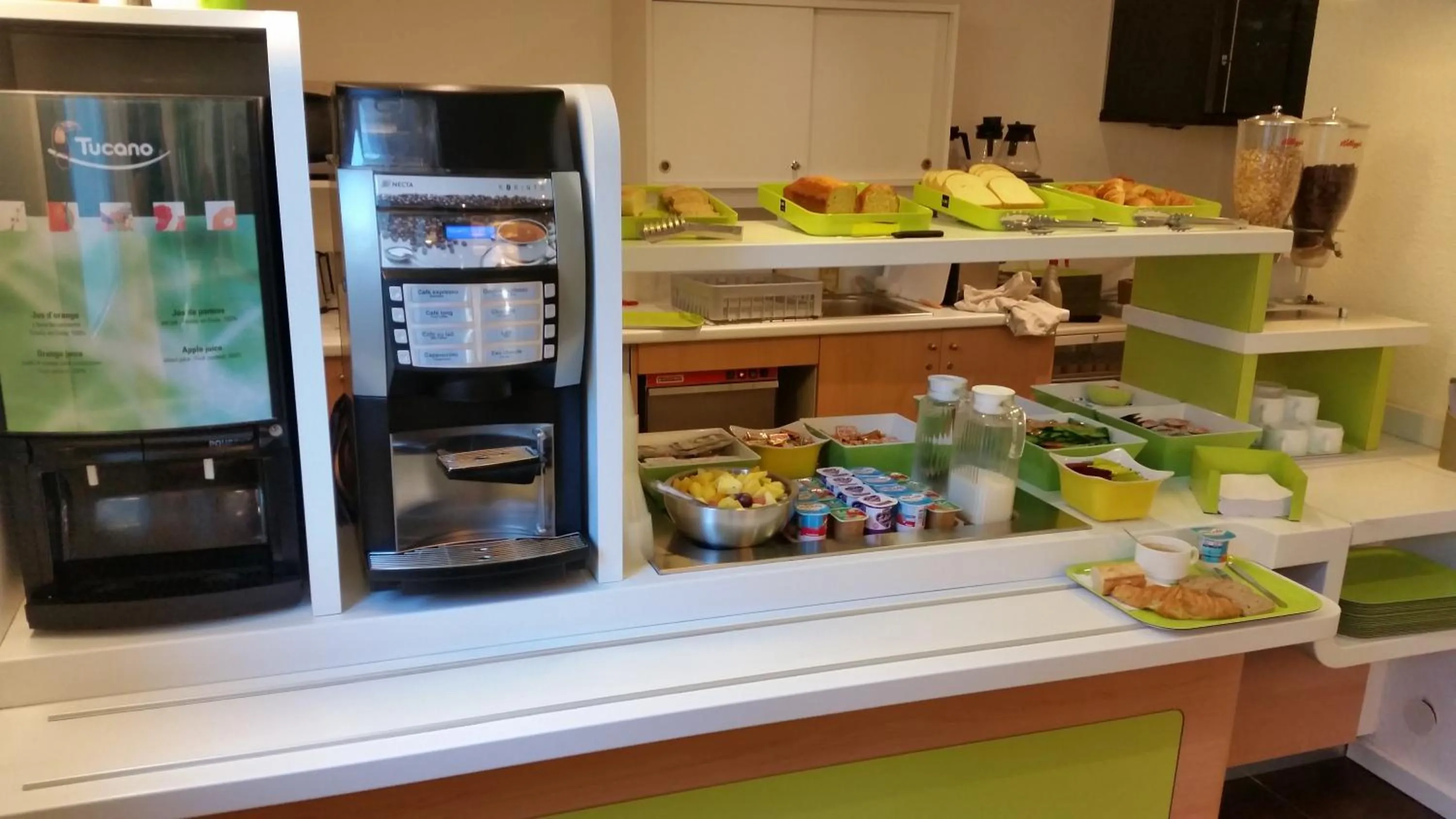 Food and drinks in Ibis Budget Marseille Est Porte d'Aubagne
