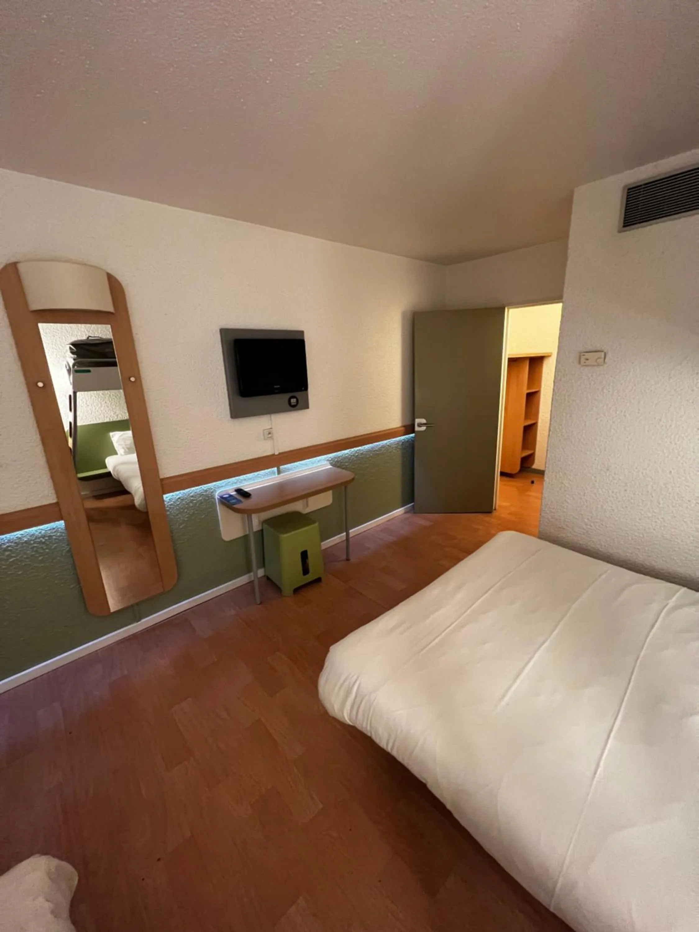 Photo of the whole room, Bed in Ibis Budget Marseille Est Porte d'Aubagne