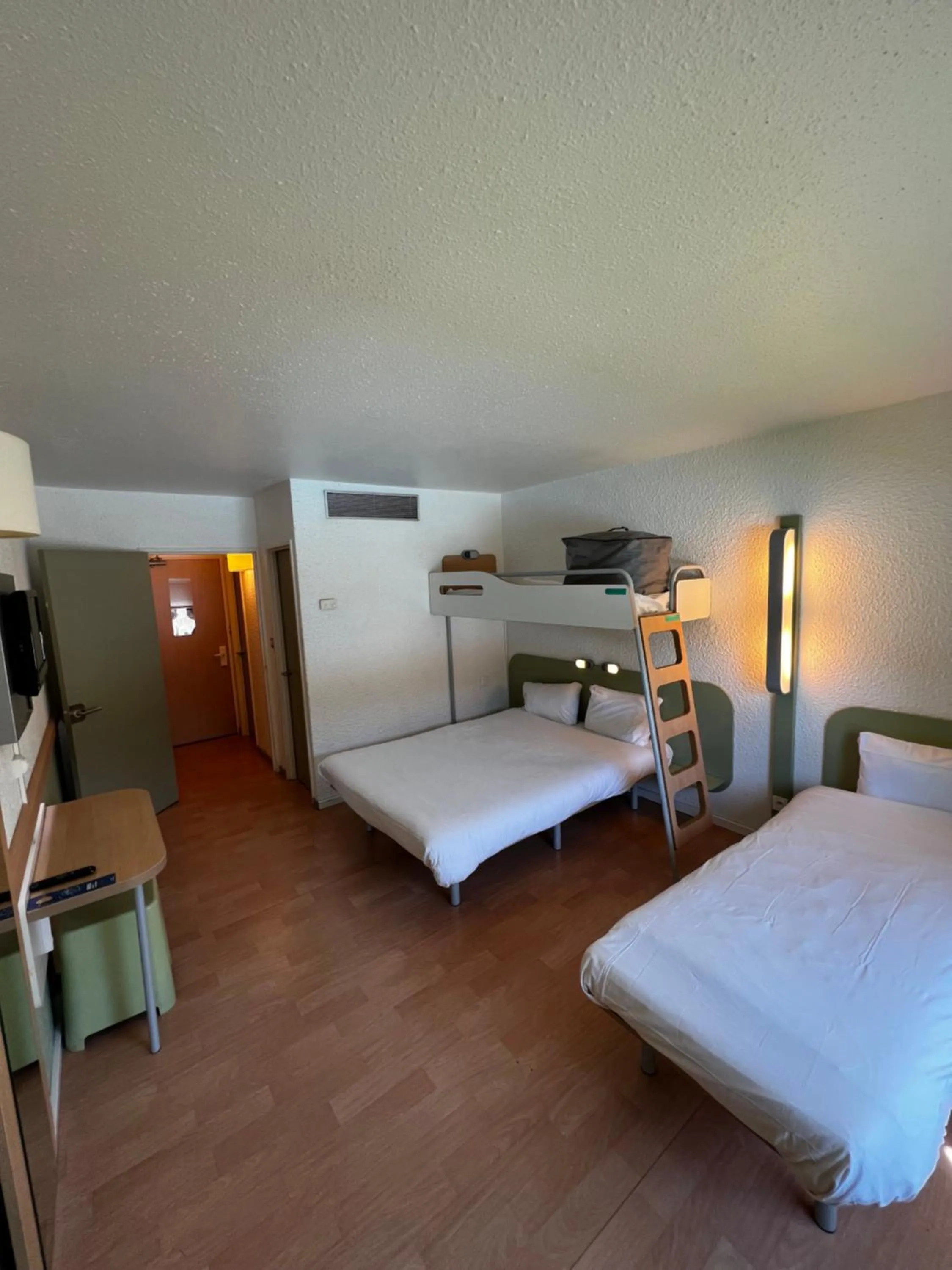 Bed in Ibis Budget Marseille Est Porte d'Aubagne