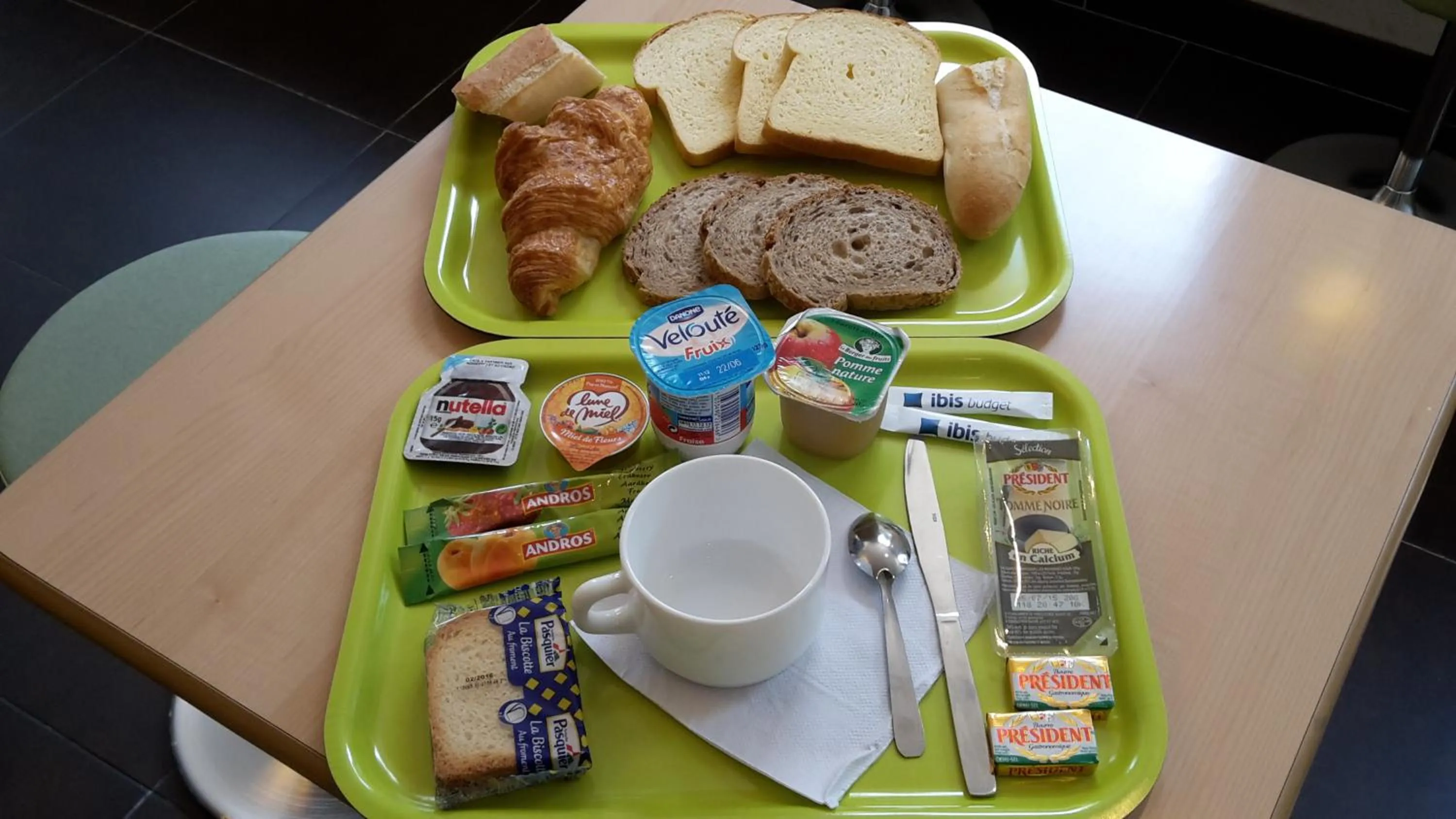 Food and drinks in Ibis Budget Marseille Est Porte d'Aubagne