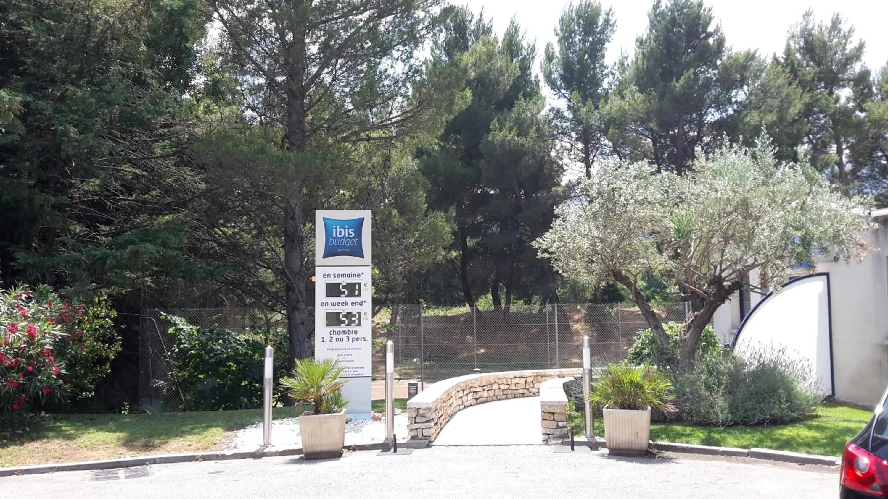 Facade/entrance in Ibis Budget Marseille Est Porte d'Aubagne