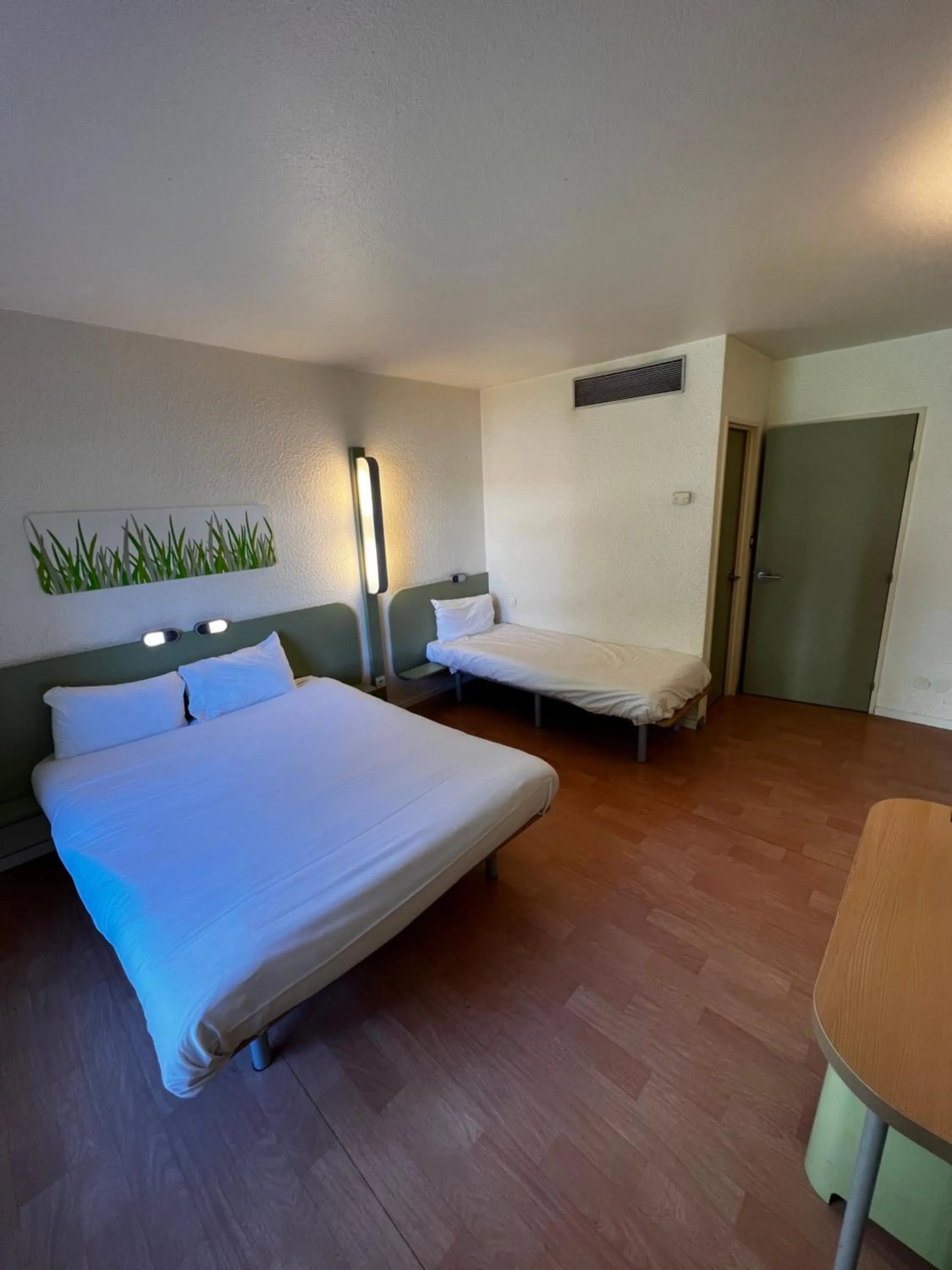 Bed in Ibis Budget Marseille Est Porte d'Aubagne