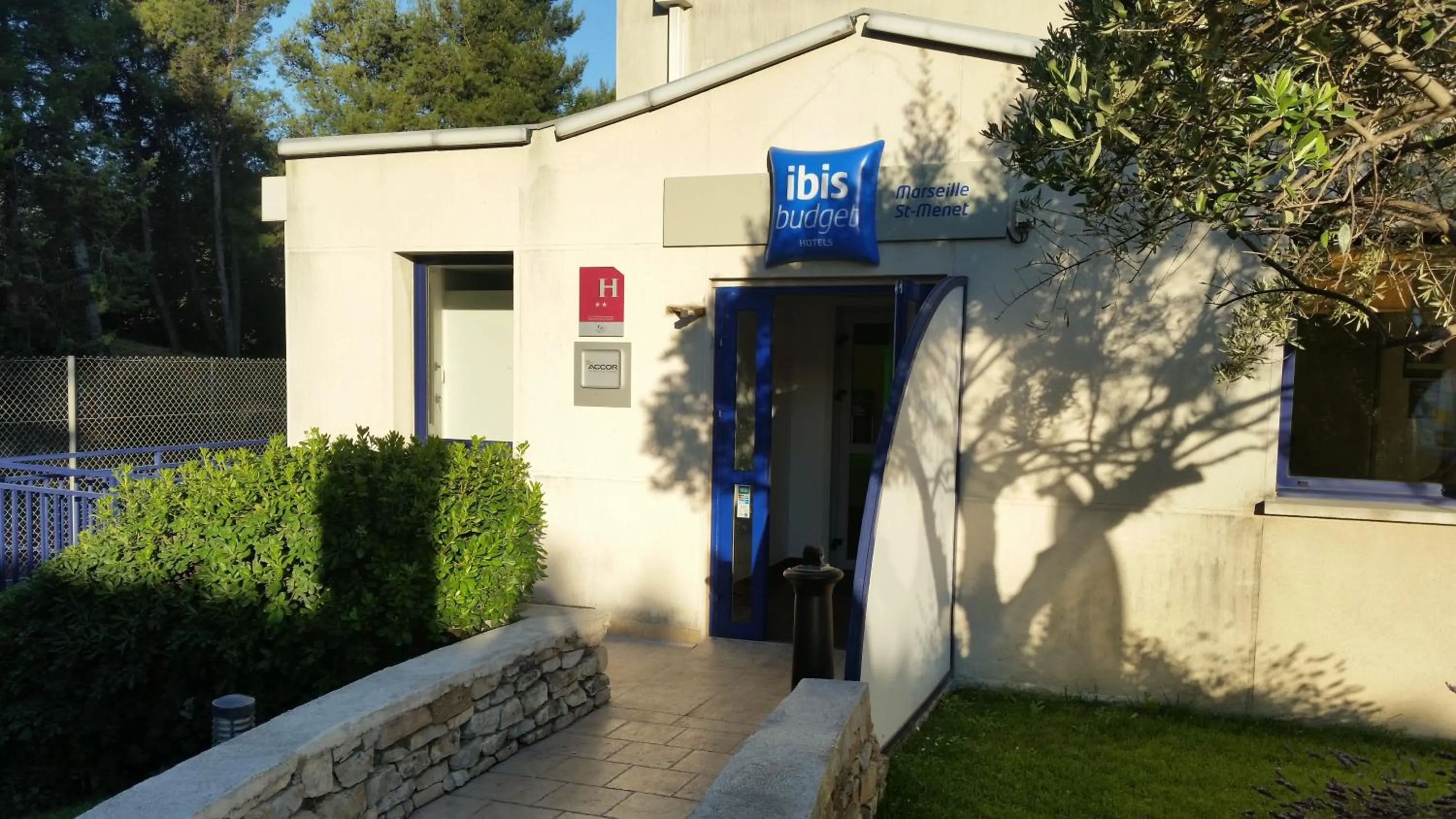 Facade/entrance in Ibis Budget Marseille Est Porte d'Aubagne