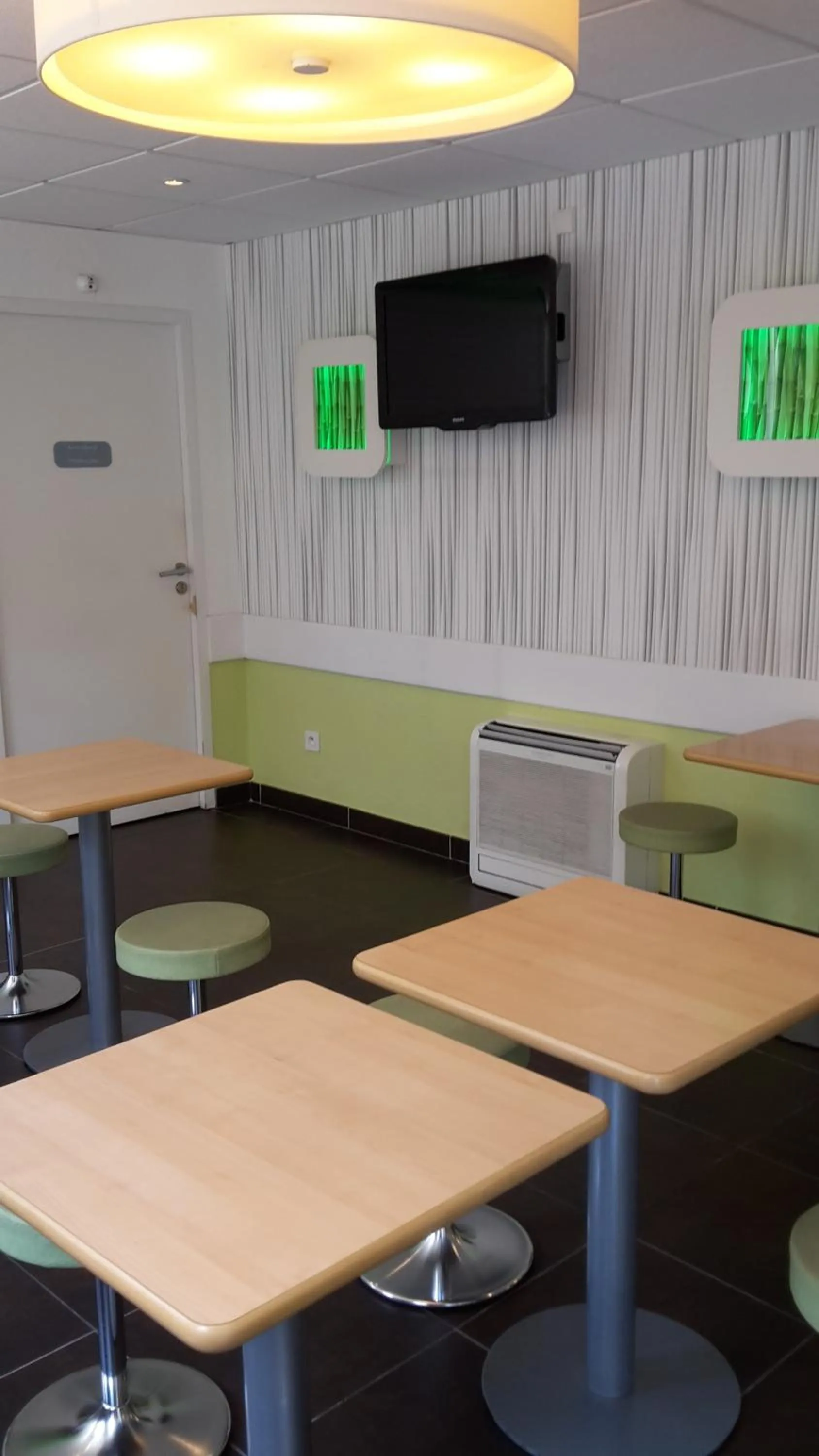 Communal lounge/ TV room in Ibis Budget Marseille Est Porte d'Aubagne