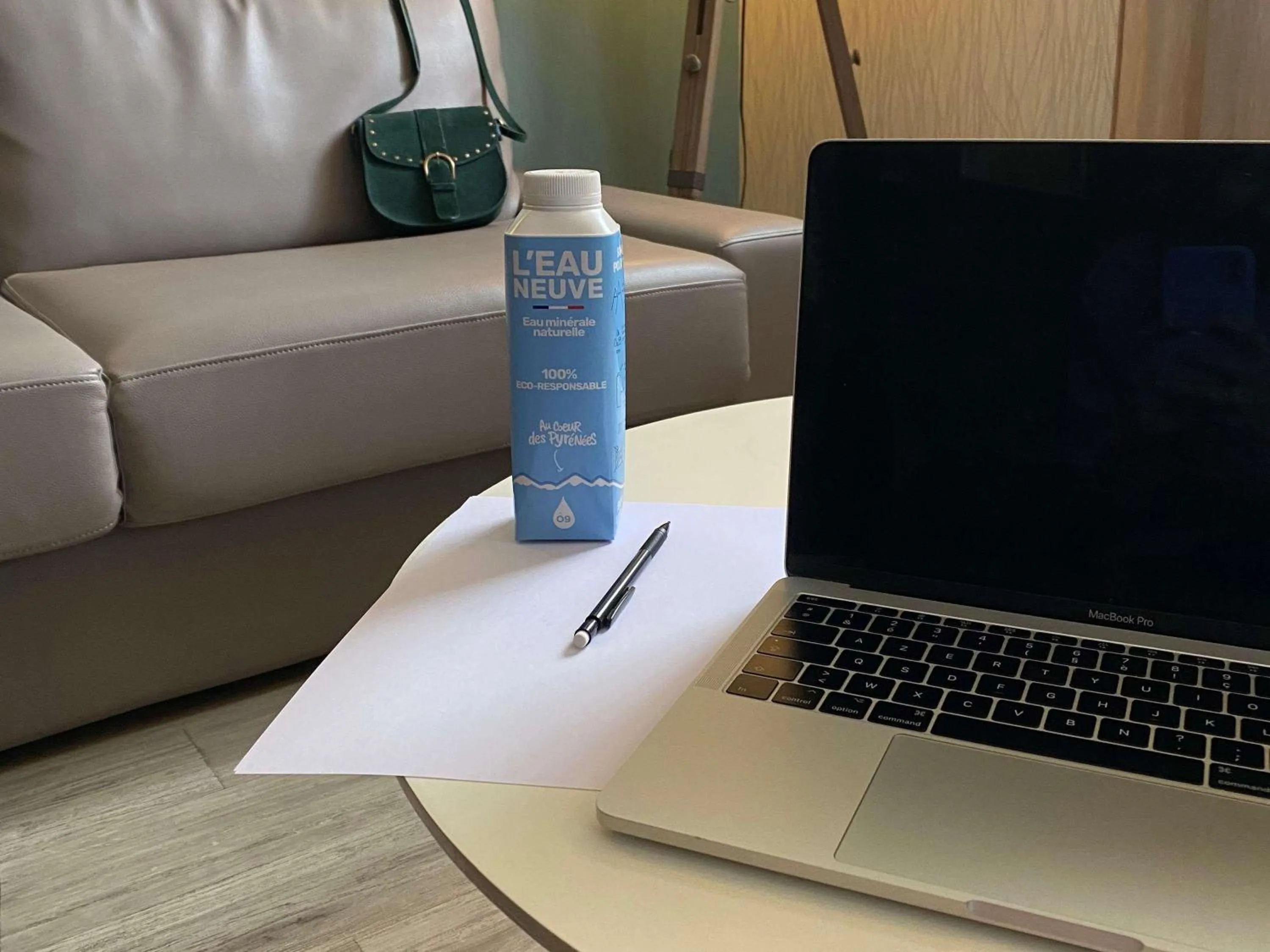 Bedroom in ibis Styles Vierzon