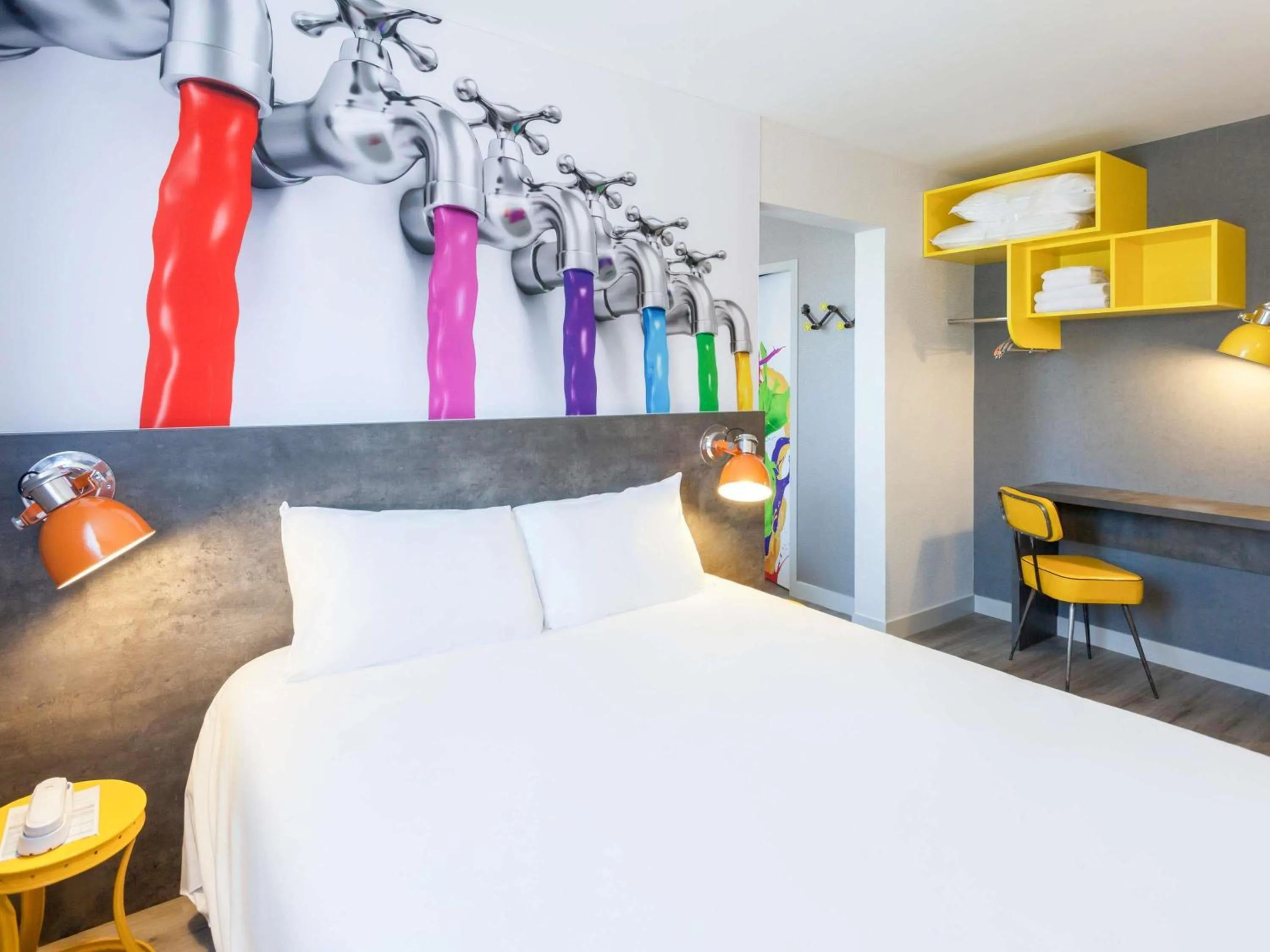 Bedroom, Bed in ibis Styles Vierzon