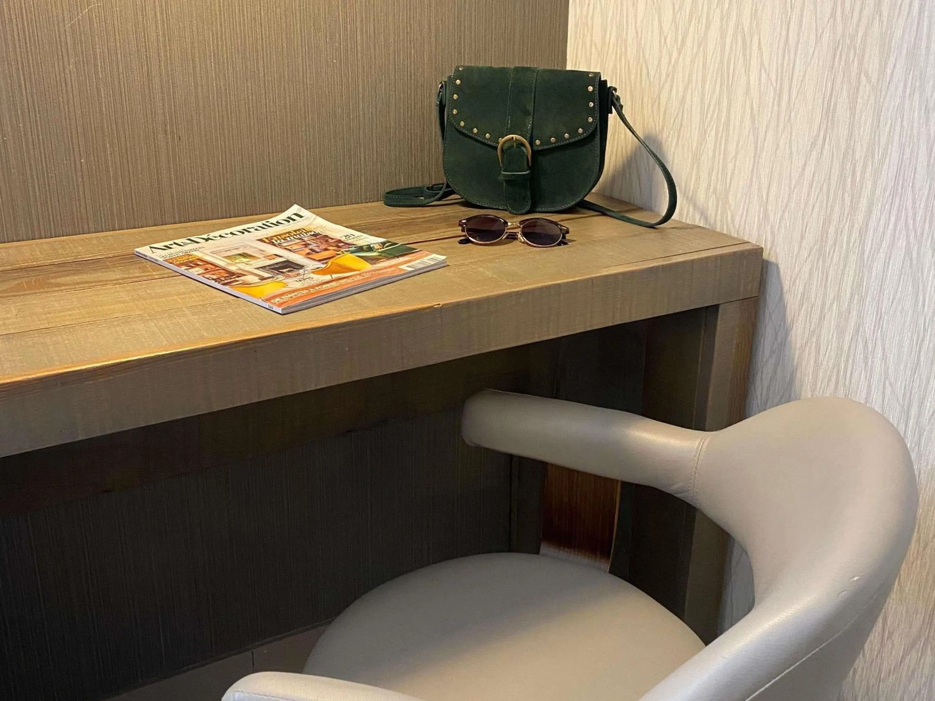 Bedroom in ibis Styles Vierzon