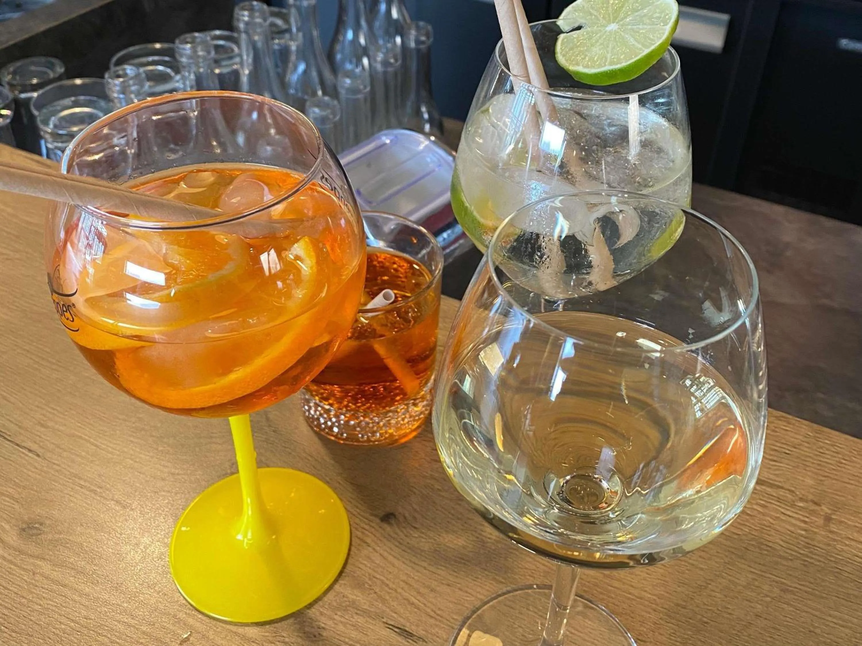 Lounge or bar in ibis Styles Vierzon