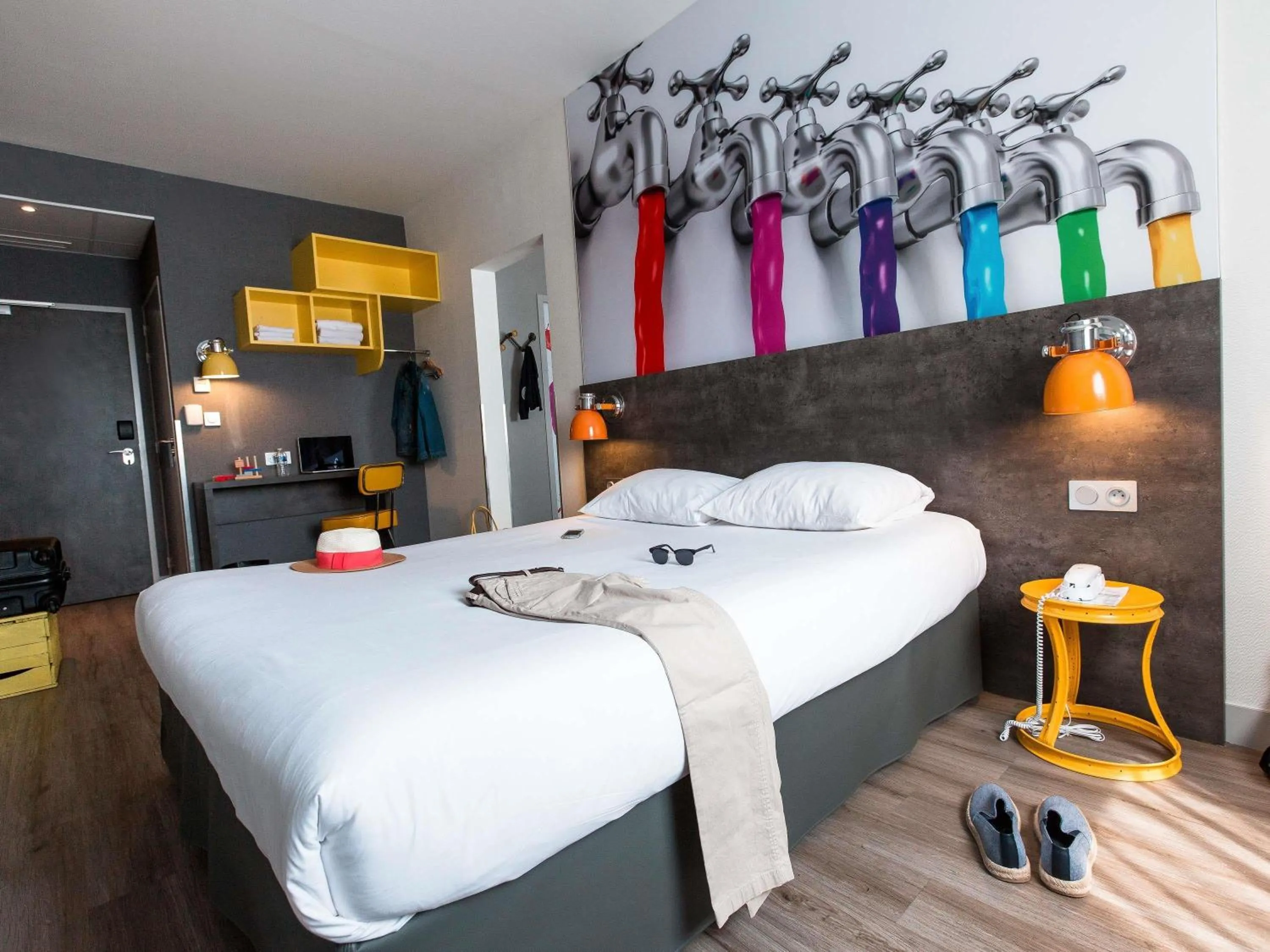Bedroom, Bed in ibis Styles Vierzon