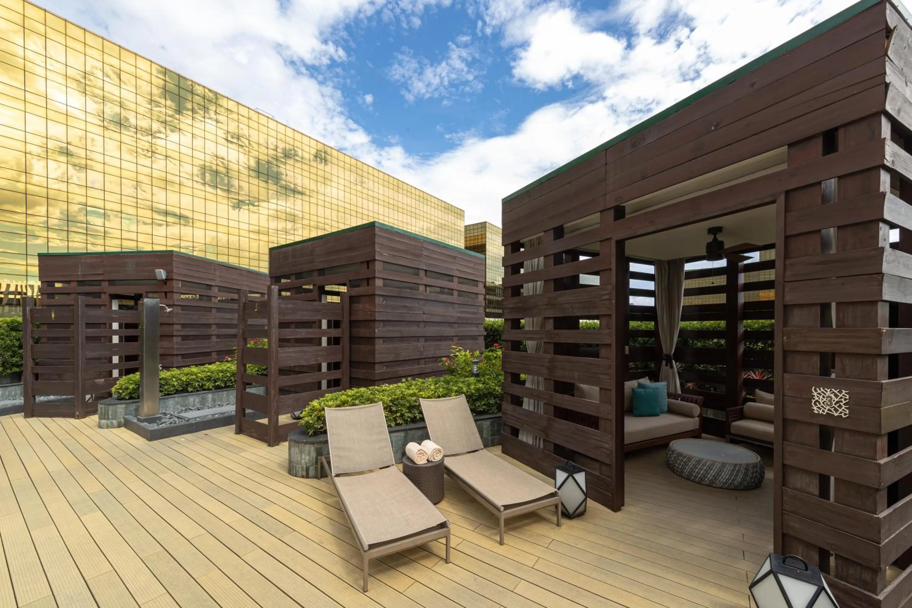 Swimming pool in City Of Dreams - Nüwa Manila