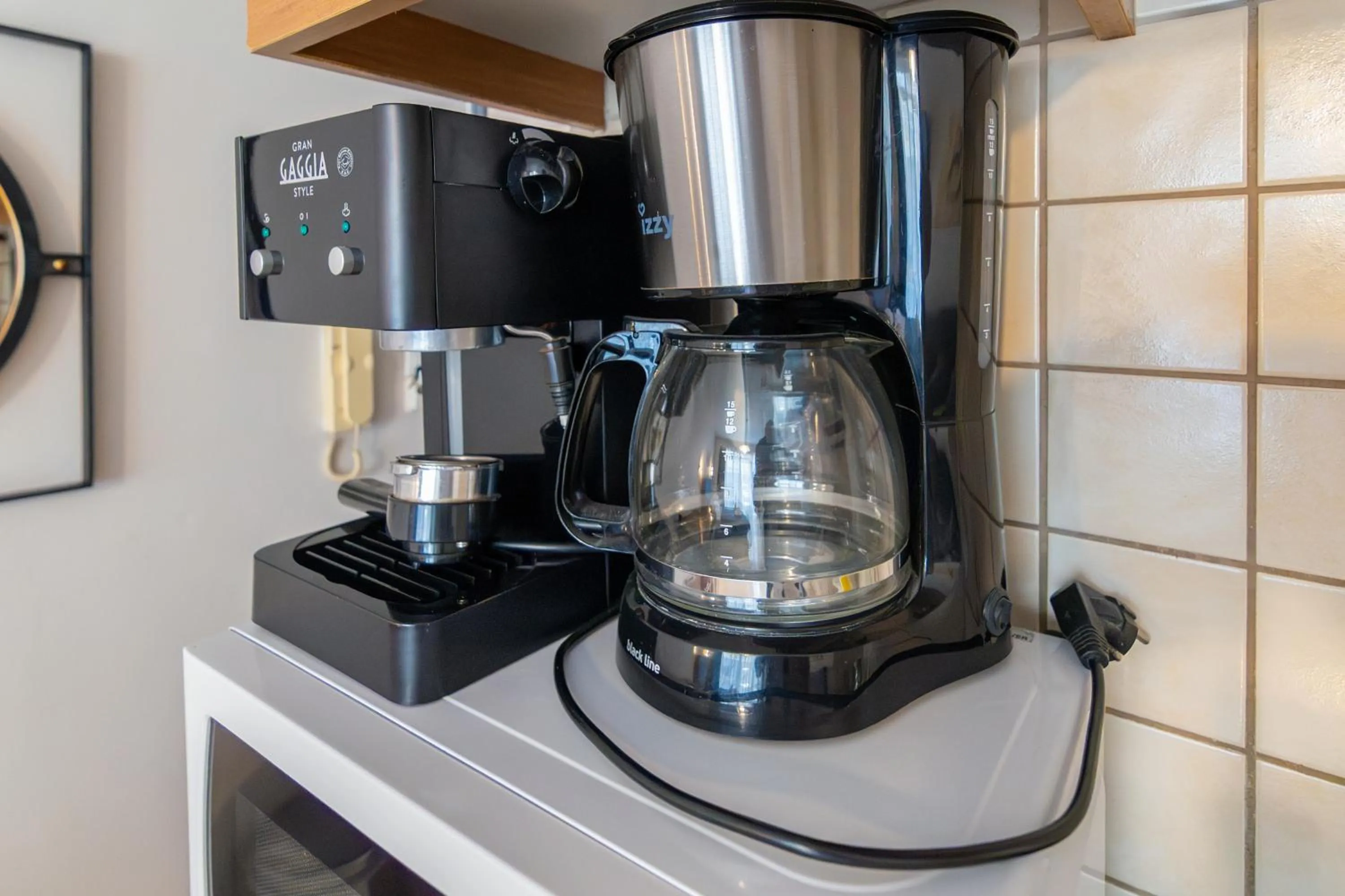 Coffee/tea facilities in Alena Apartments