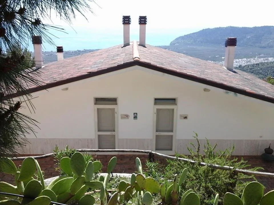 Facade/entrance in B&B La Scapola